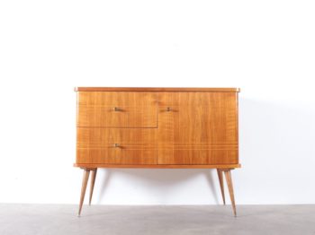 Piccola credenza italiana