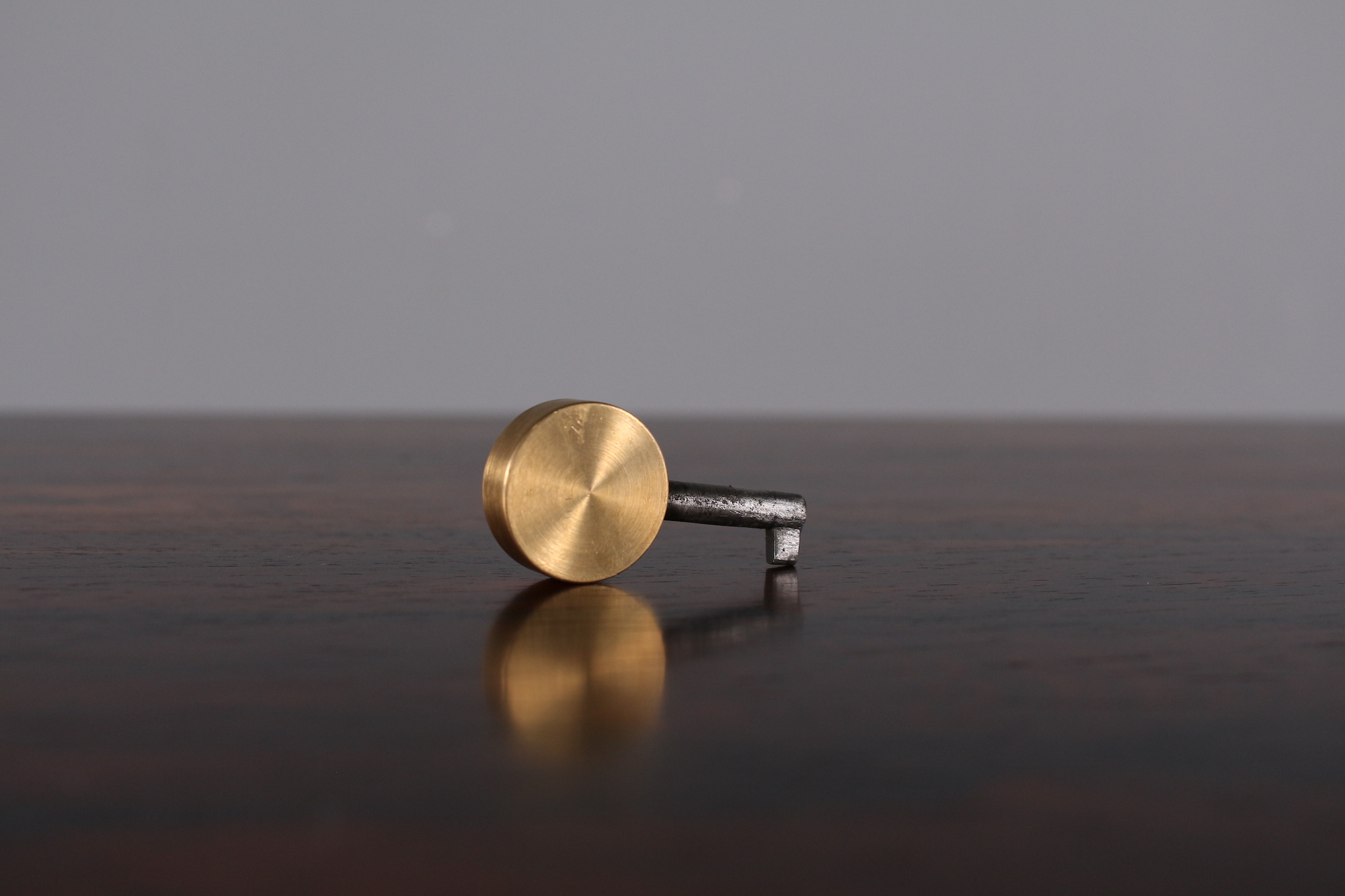 bureau scandinave en palissandre poignees metal IMG 8409