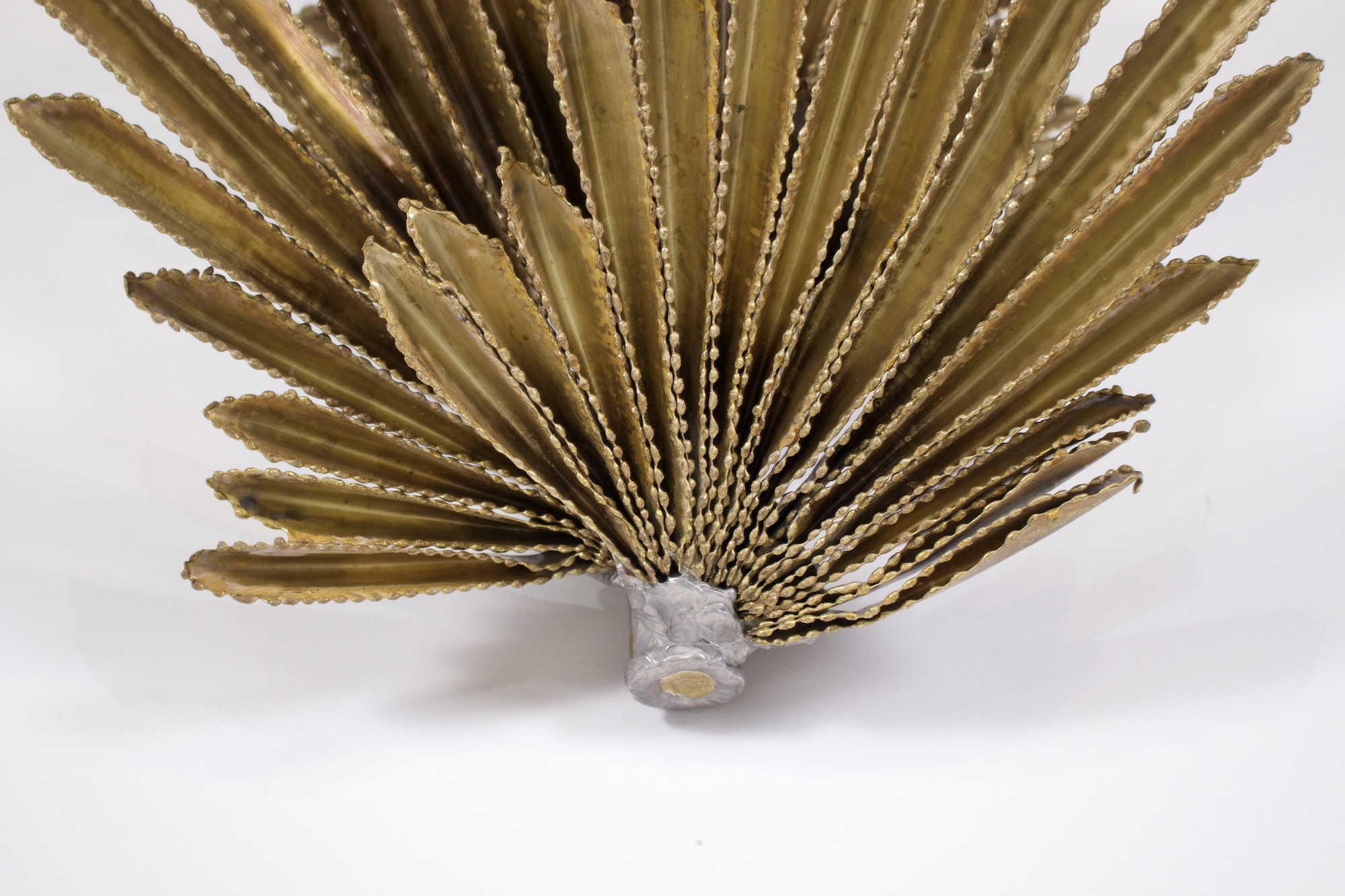 Deux appliques Maison Jansen en laiton par Christian echoueyeres, détail des palmes de laiton.