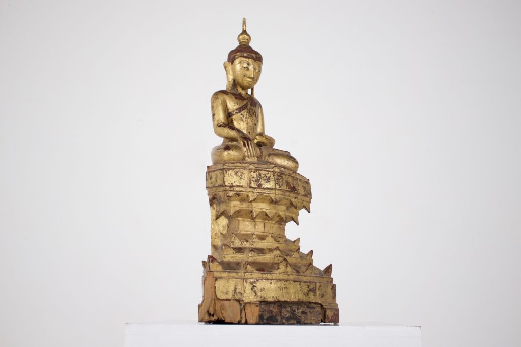 Ancien Bouddha en bois doré époque Konbaung collection Claude de Marteau