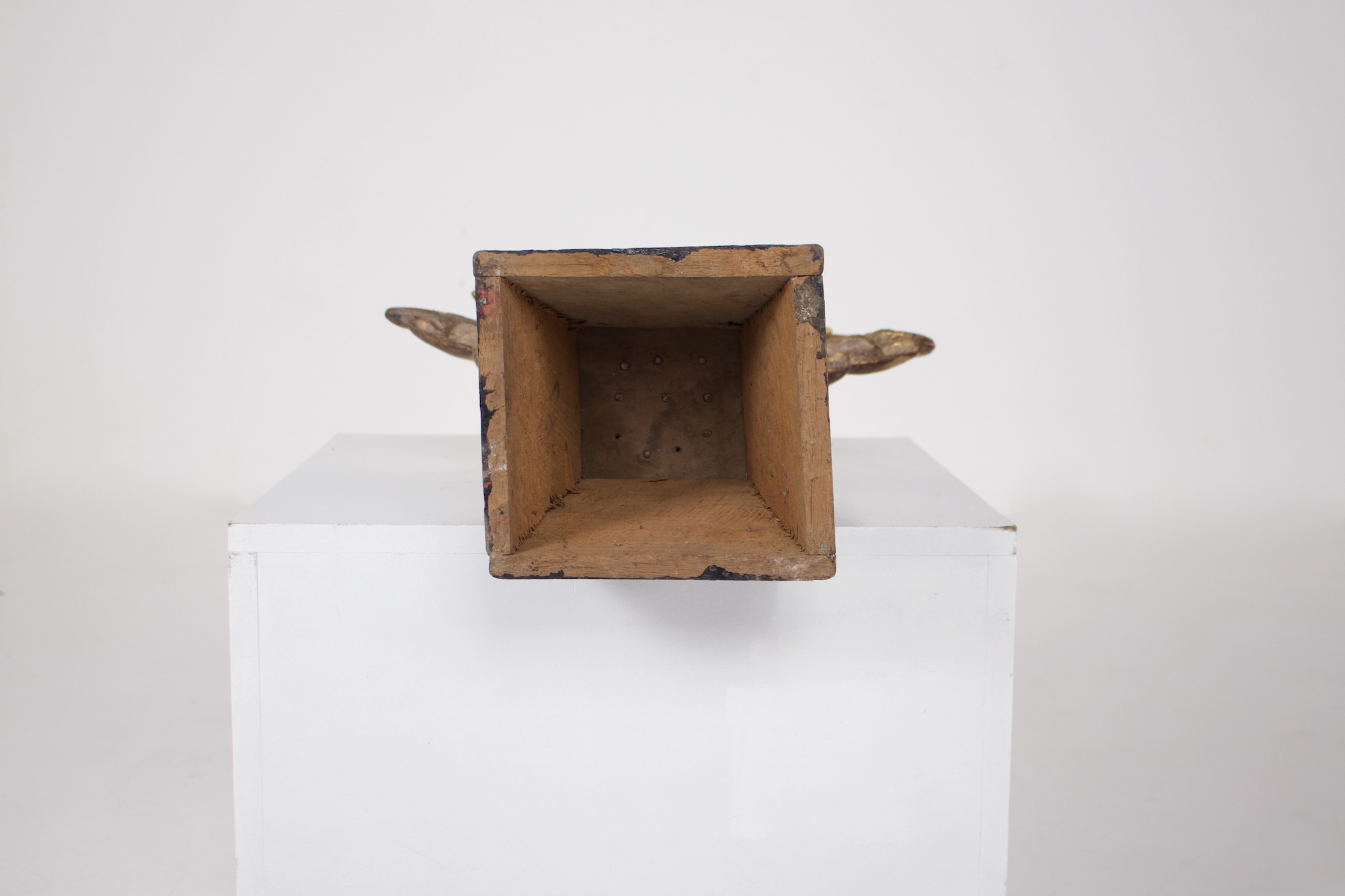 Statue ancienne de bopuddha birman vue de dessous