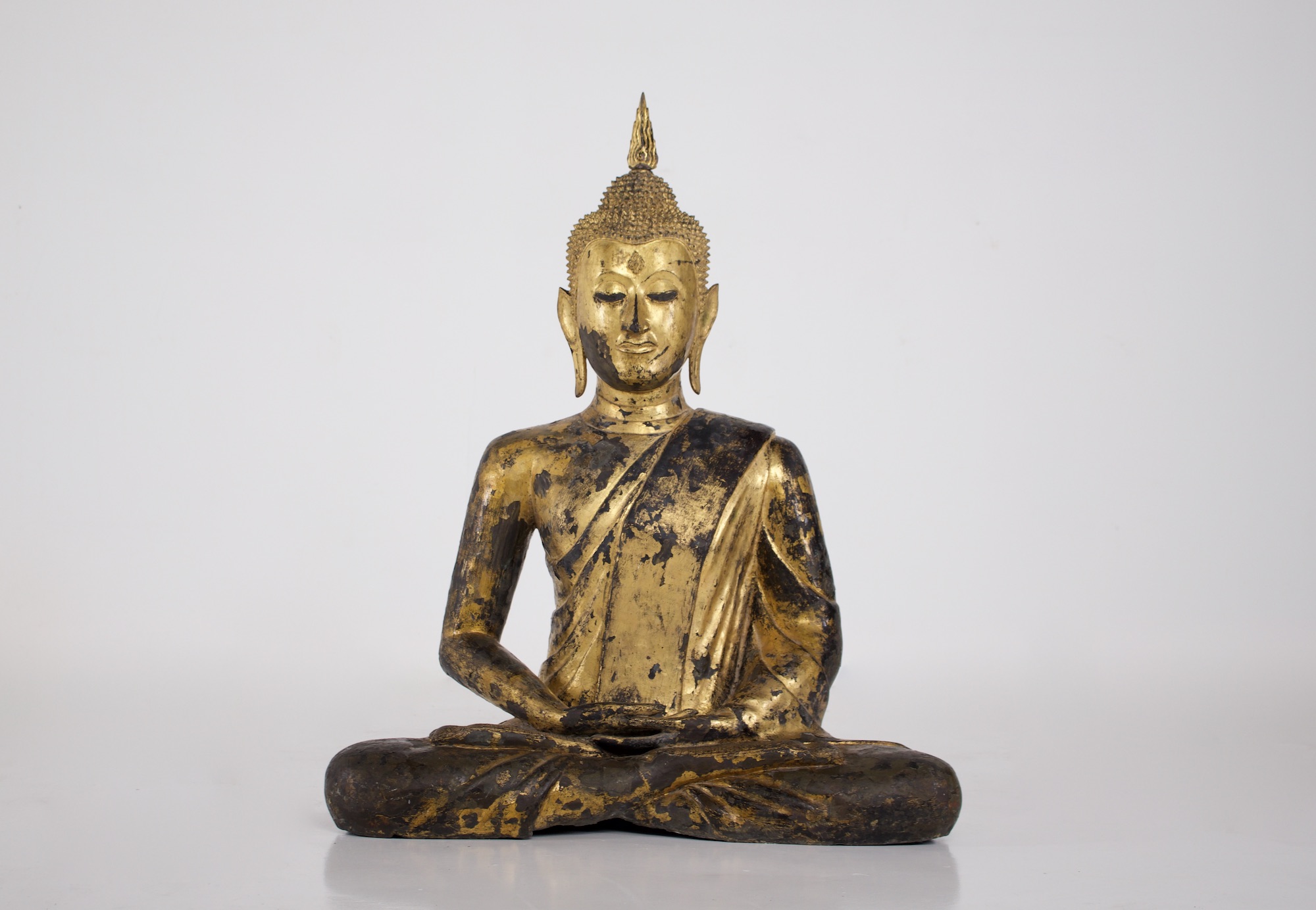 Ancienne statue de Bouddha en bronze doré, période Rattanakosin, collection Claude de Martea, vue de face
