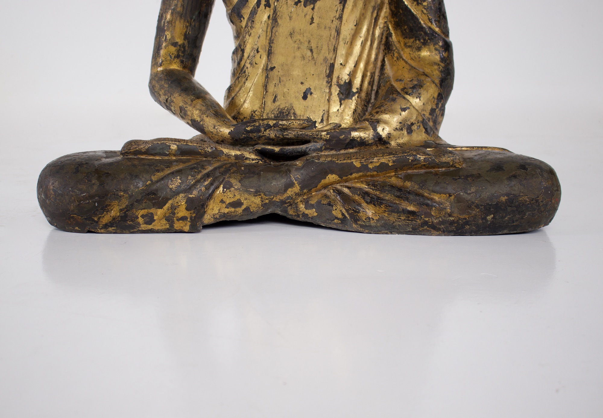 Ancienne statue de Bouddha en bronze doré, période Rattanakosin, collection Claude de Marteau, détail des mains