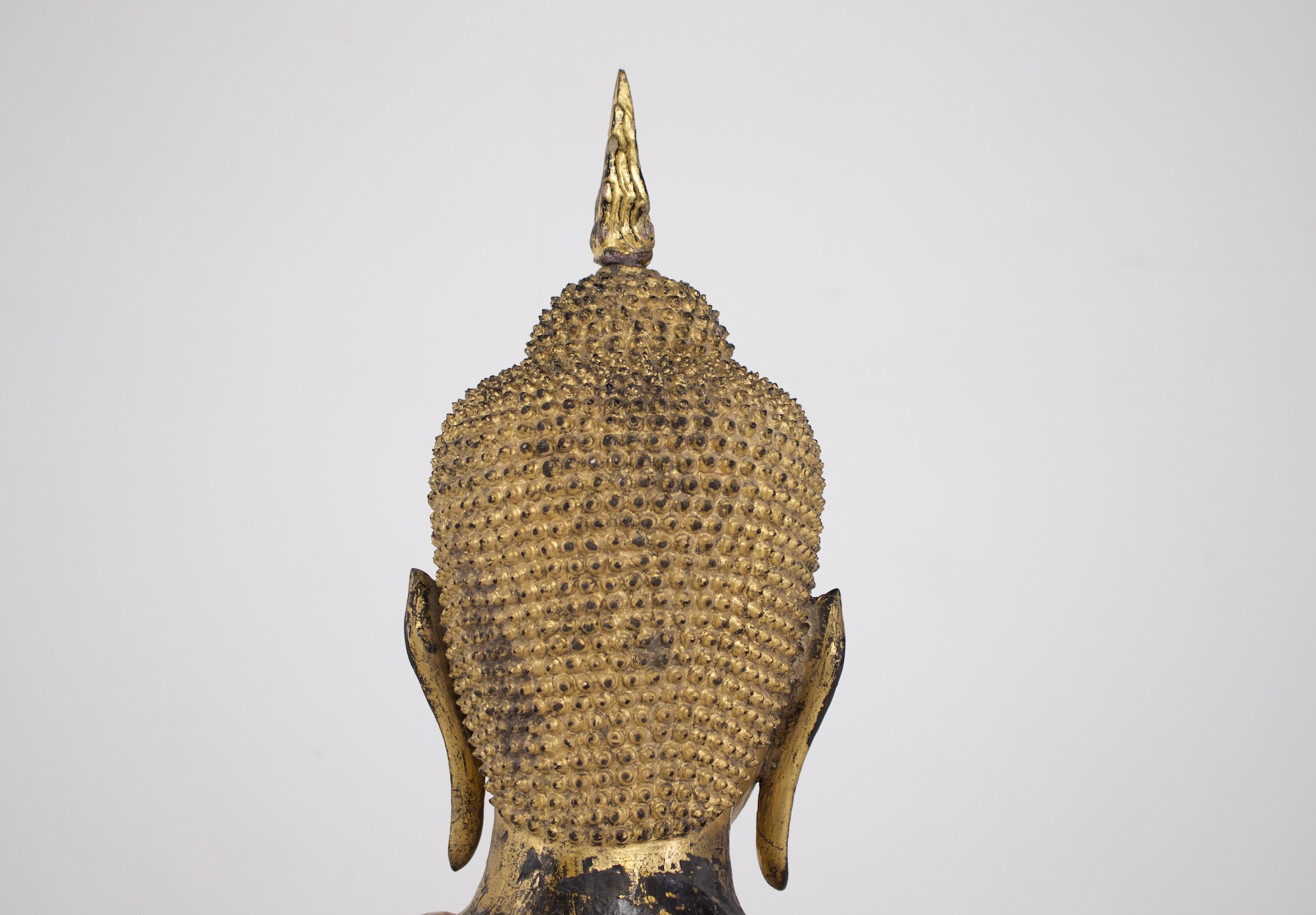 Ancienne statue de Bouddha en bronze doré, période Rattanakosin, collection Claude de Marteau, détail ushnisha