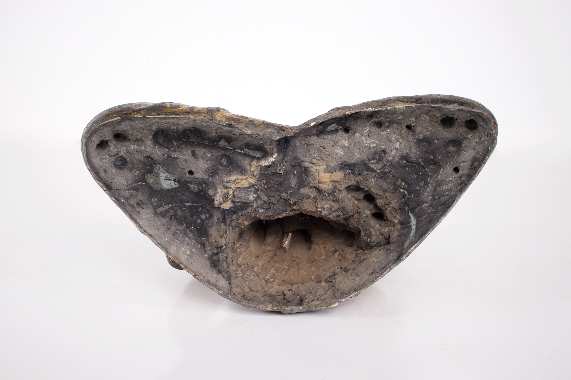 Ancienne statue de Bouddha en bronze doré, période Rattanakosin, collection Claude de Marteau, détail noyau d'argile