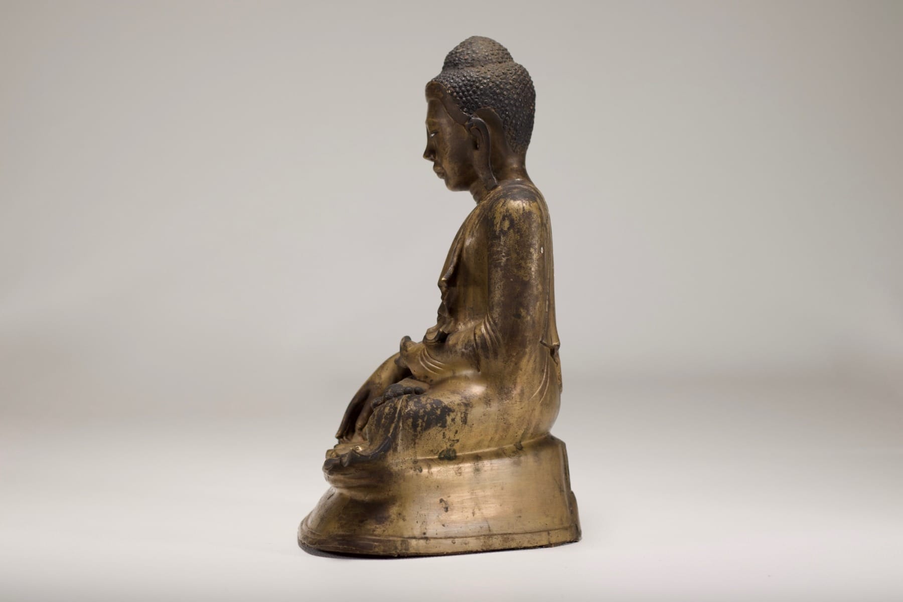 Buddha Shakyamuni in bronzo, Myanmar, Mandalay. - immagine 3