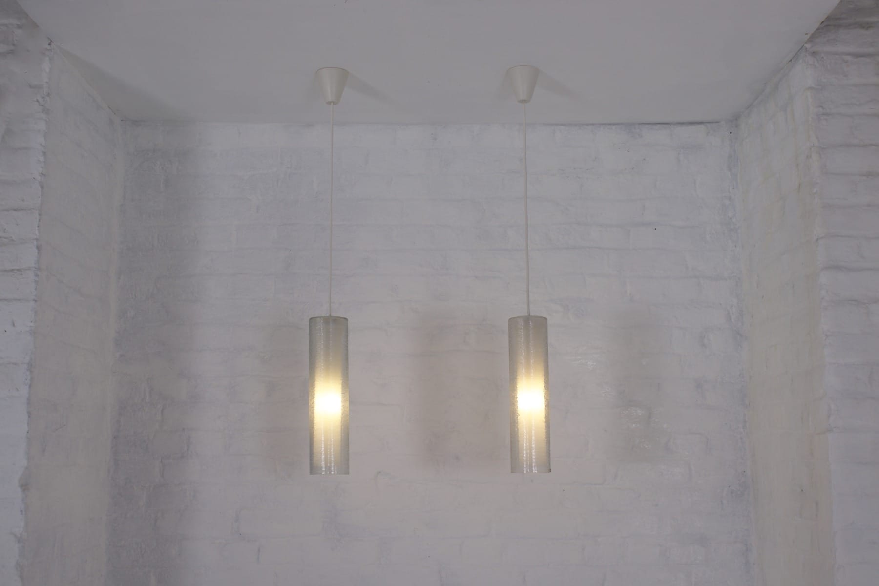 Doria Hängeleuchten aus doppelt gefrostetem Glas. – Bild 4