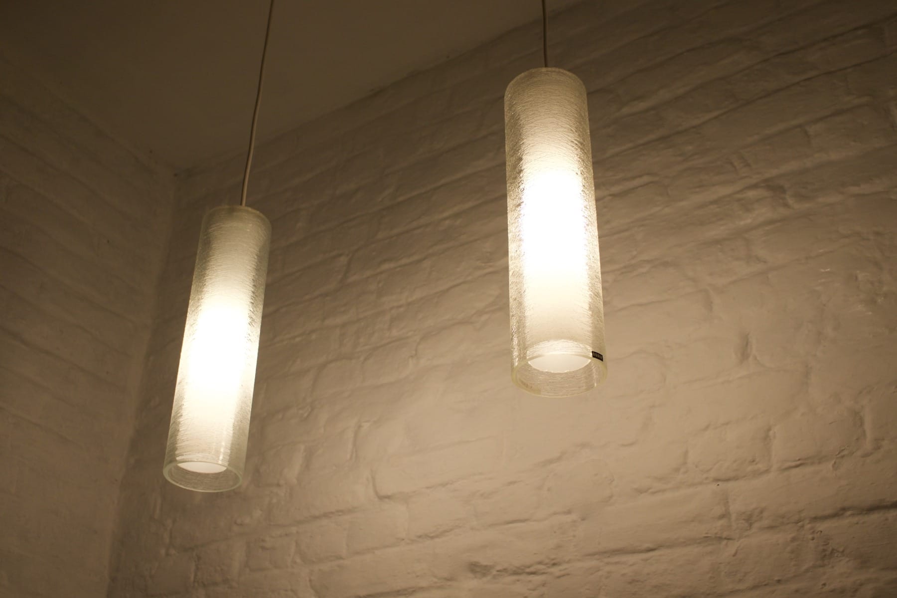 Doria Hängeleuchten aus doppelt gefrostetem Glas. – Bild 2