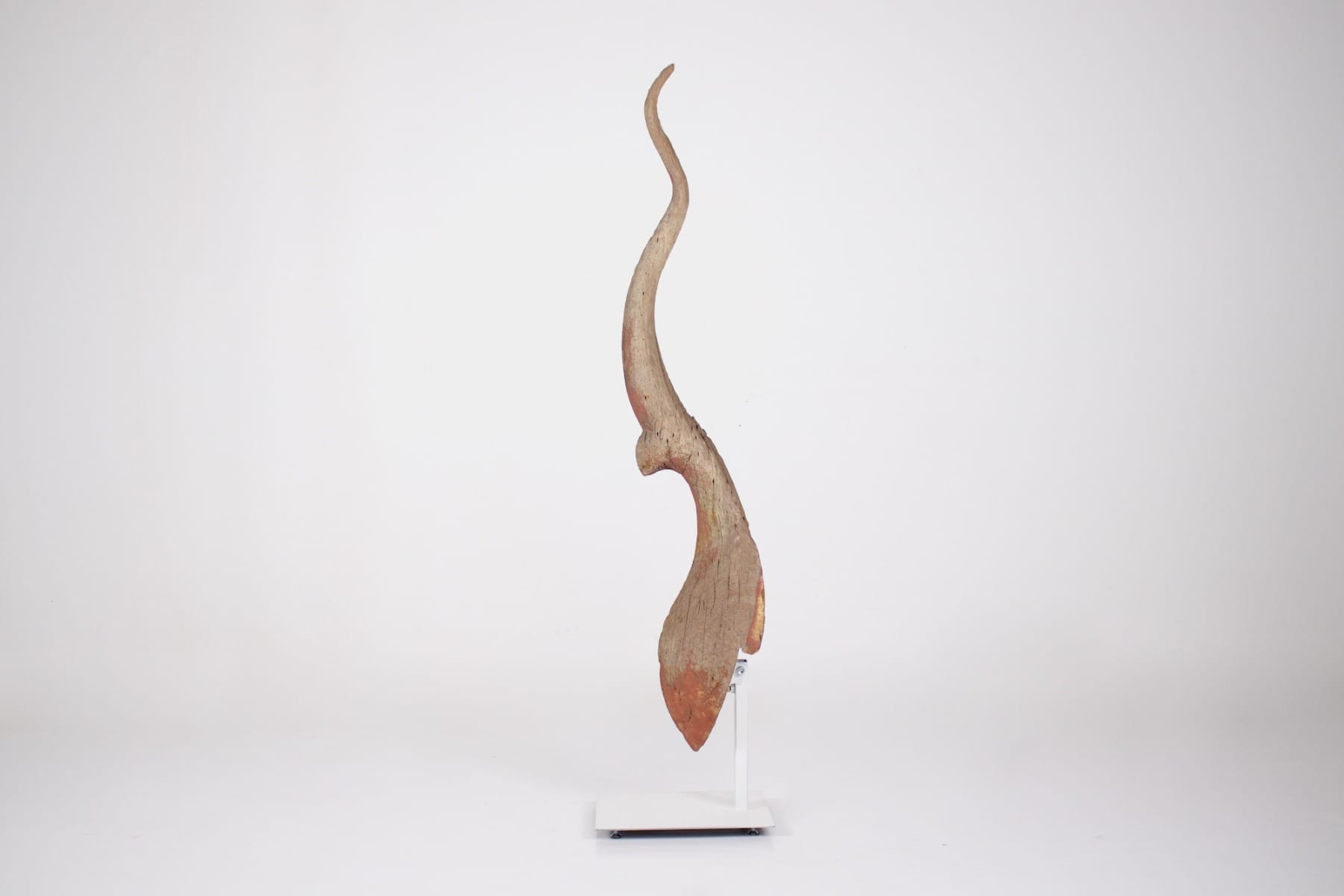 Chofa ancien vue de profil sur son socle