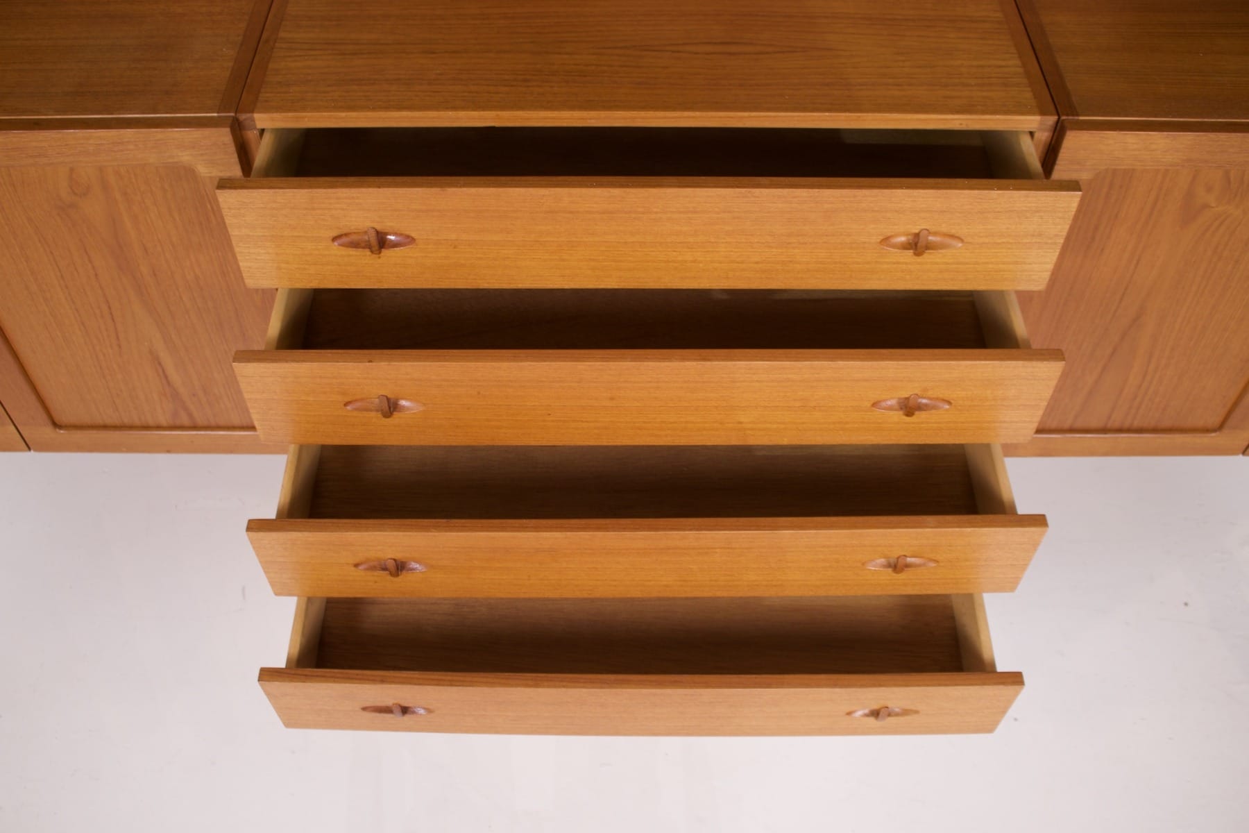 Un caisson à tiroirs de l'étagère murale de Kai Kristiansen