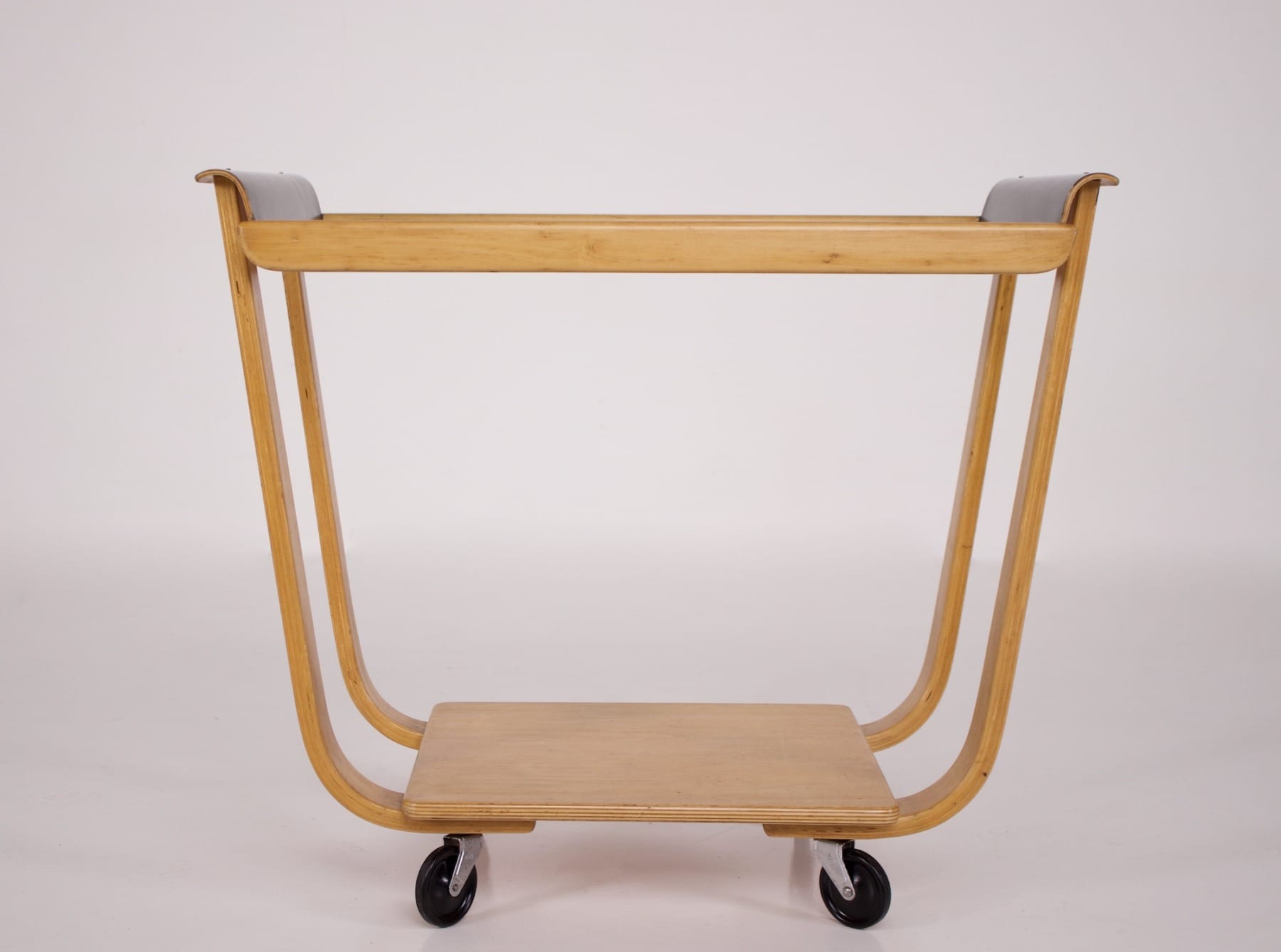 Une desserte modenrite de Cees Braakman "Berken Serie" vue de profil