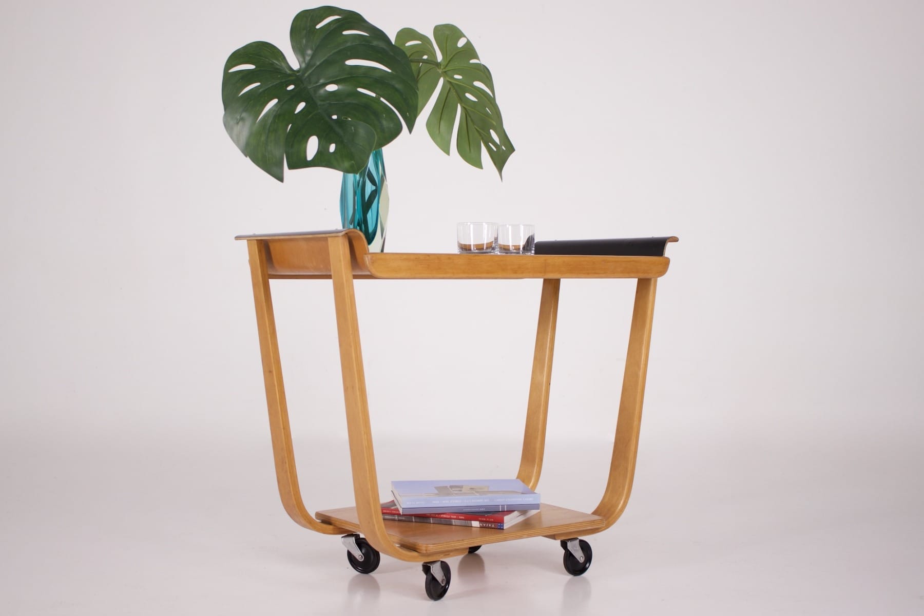 Une desserte modenrite PB01 de Cees Braakman "Berken Serie" de profil