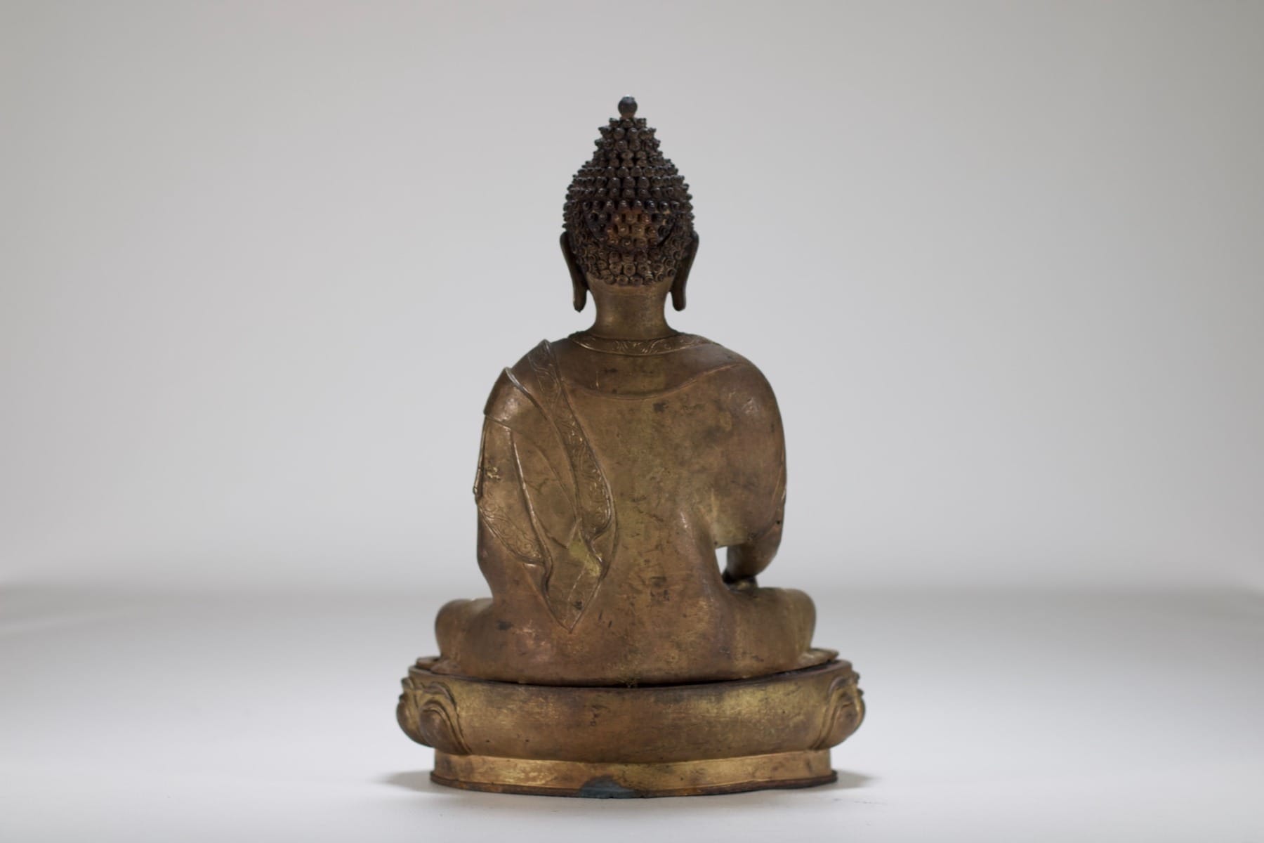 bouddah ancien en bronze Shakyamuni du Tibet vu de dos Collection de Marteau