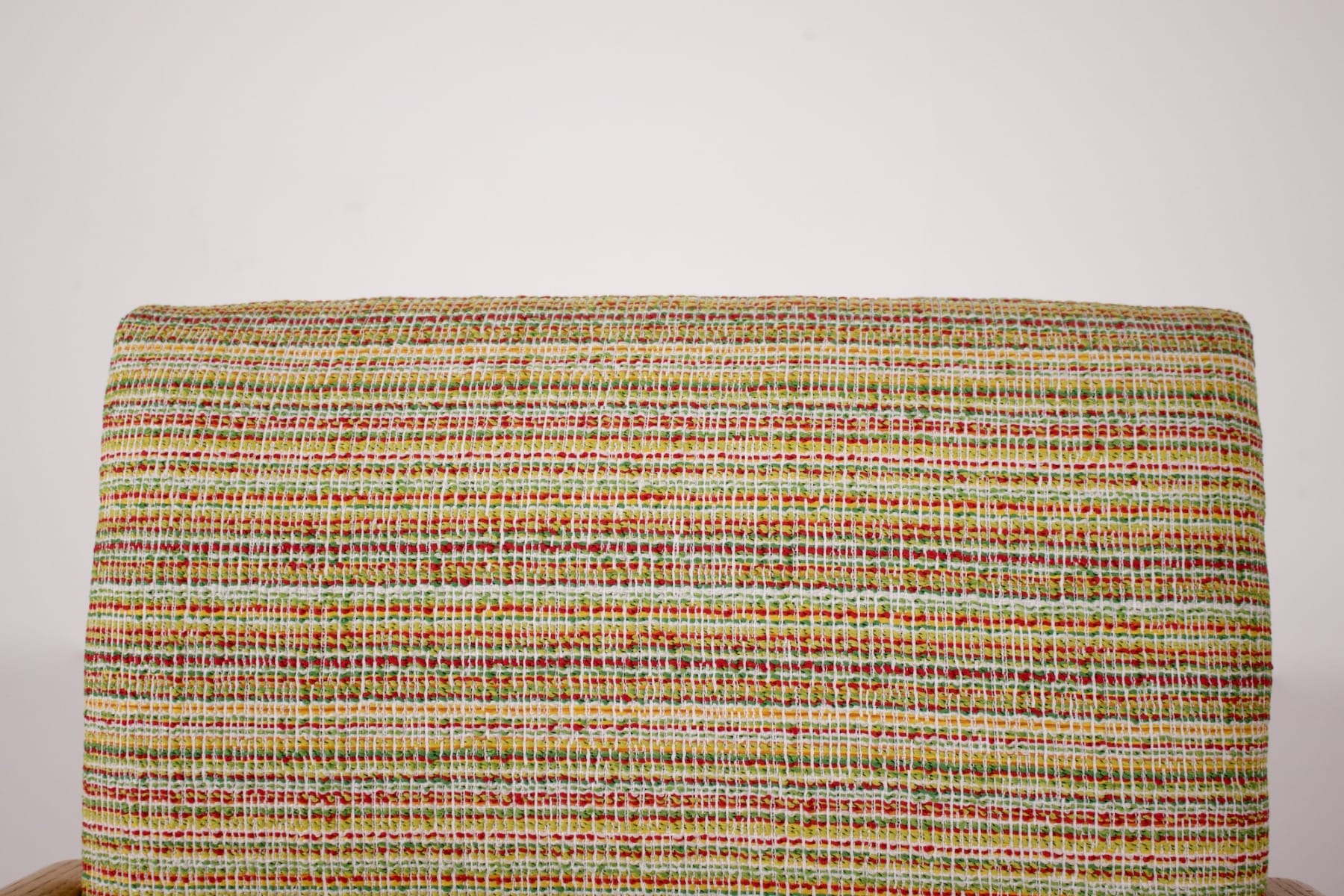 Détail du dossier recouvert d'un jacquard du magasin Les Tissus du Chien Vert