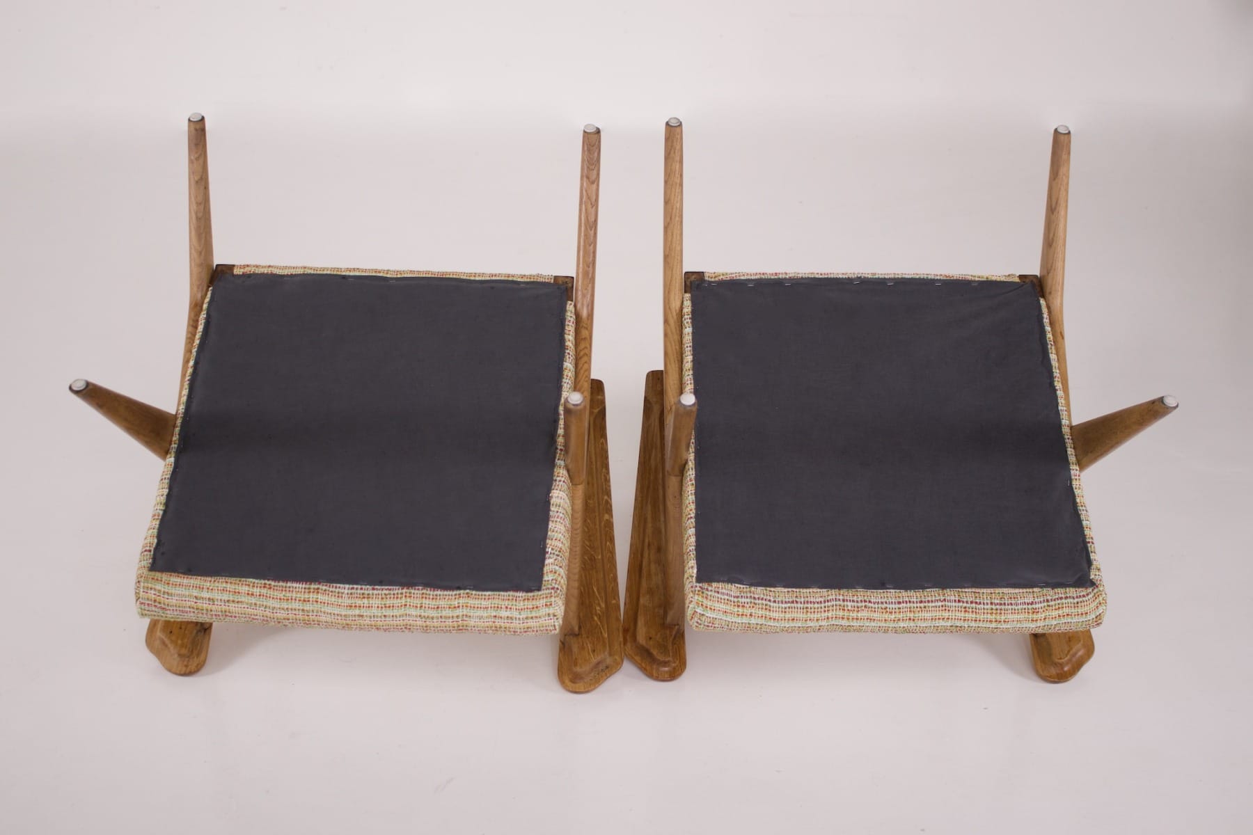 L'envers des fauteuils modernistes