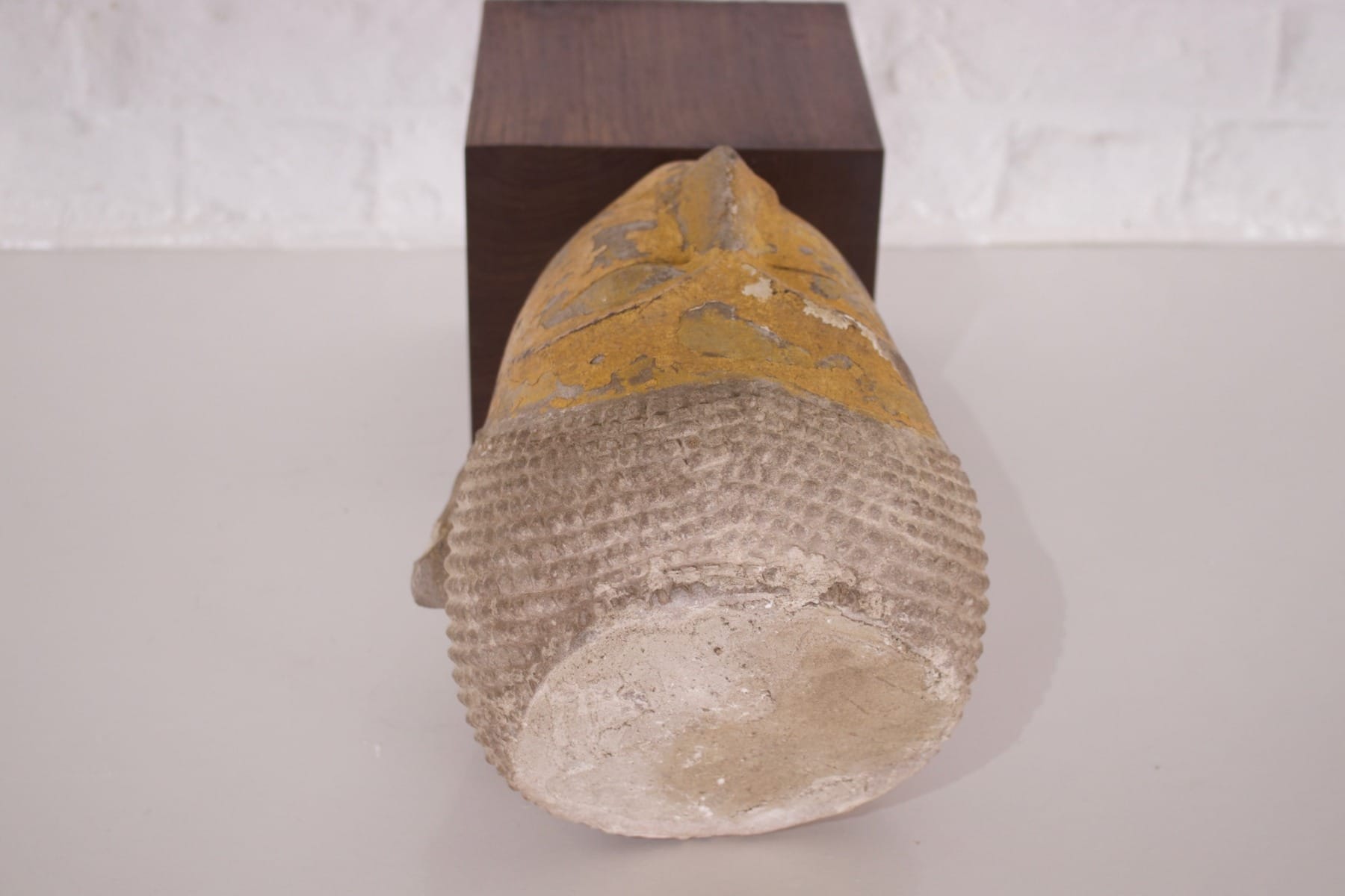 Dessus d'une tête en pierre dorée Ayutthaya de la collection Claude de Marteau