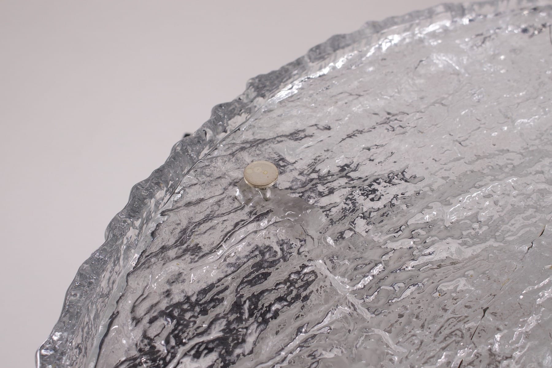 Grand plafonnier rond en verre à texture de glace par Kalmar, vue éteint, texture de verre