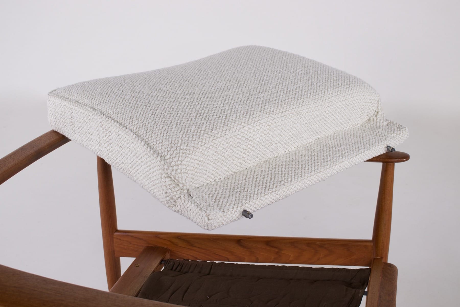 Le détail du système de fixation des dossiers