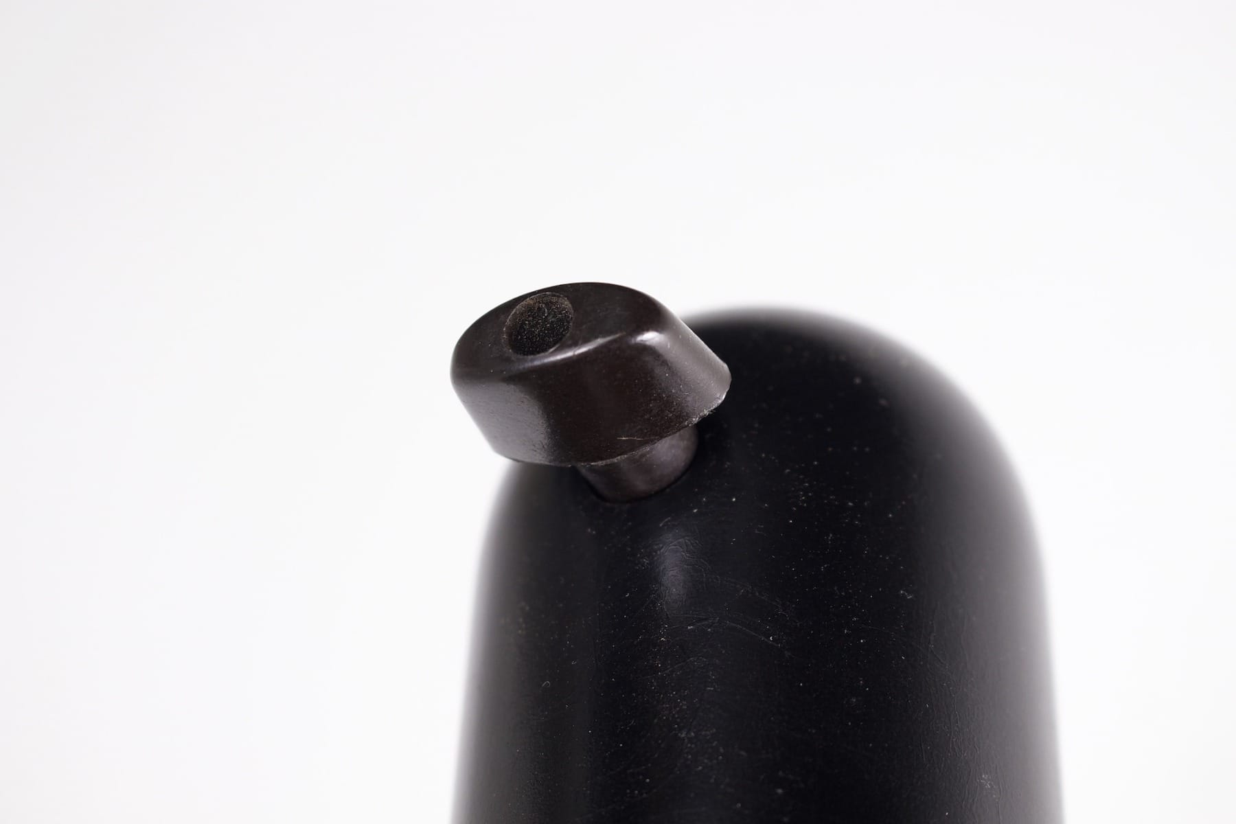 L'interrupteur de la lampe d'atelier est en bakélite