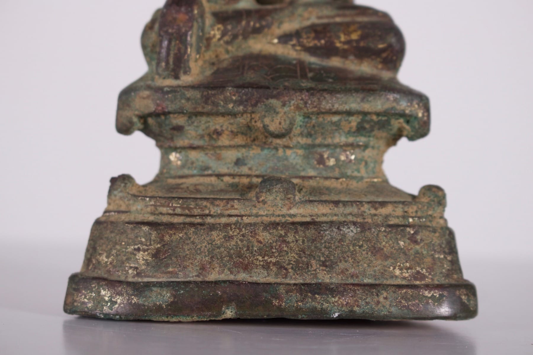 Geschmückter Buddha aus Jambupati-Bronze. – Bild 6