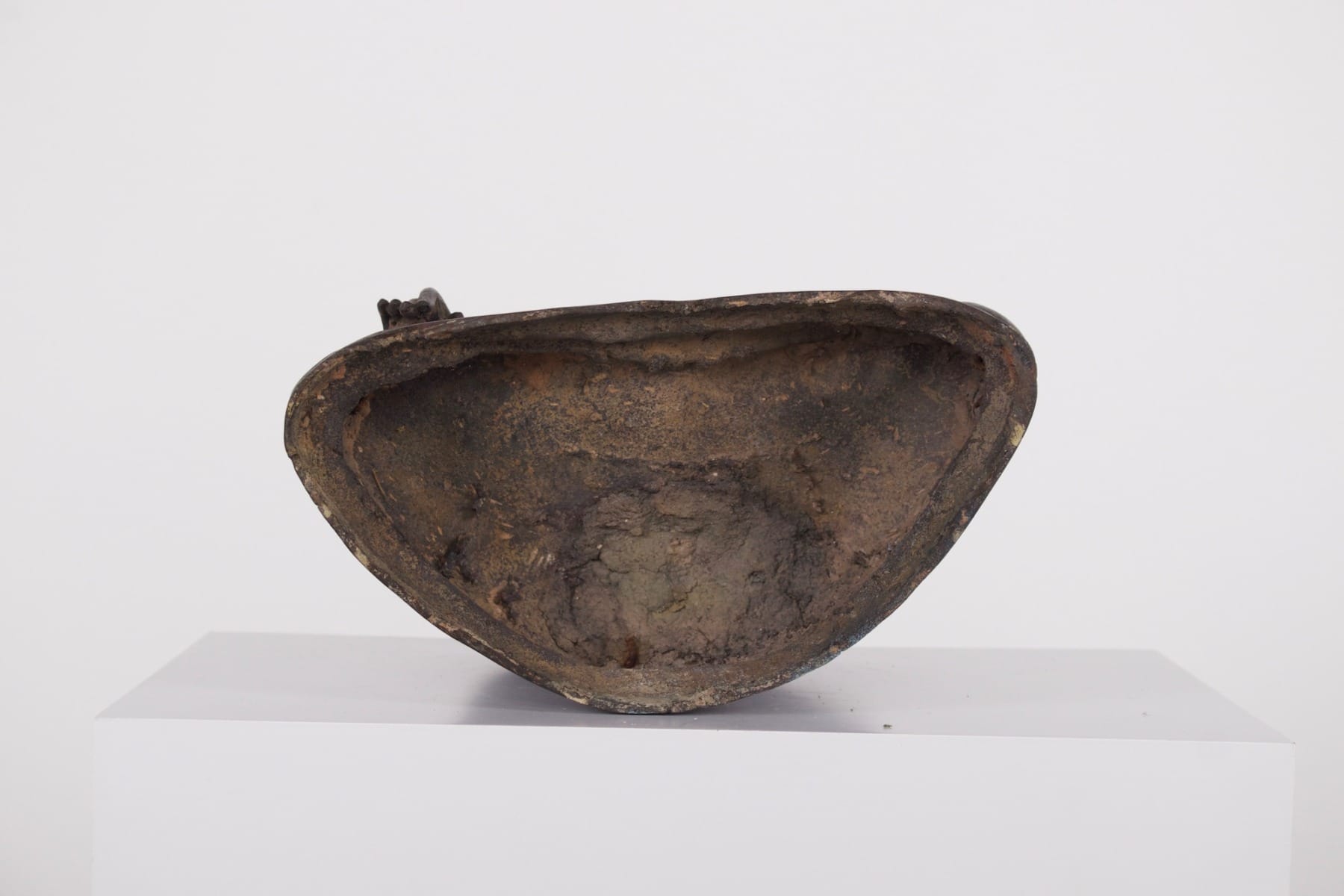 Bouddha ancien en bronze bhumisparsha mudra Claude de Marteau vue sous la base