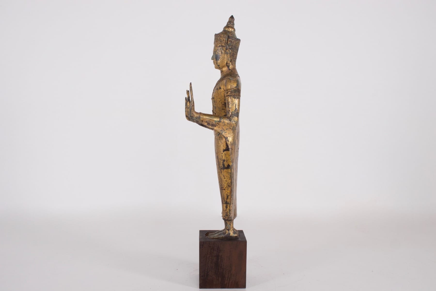 Bouddha ancien en bronze doré de style Ayutthaya profil