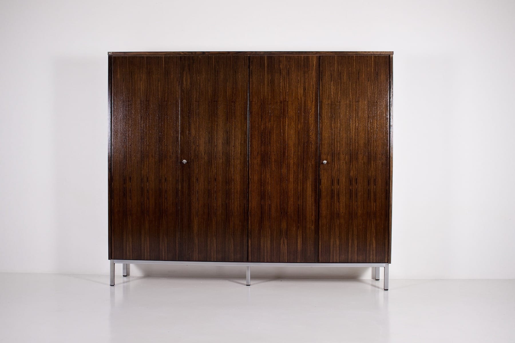 L'armoire Moderniste en palissandre