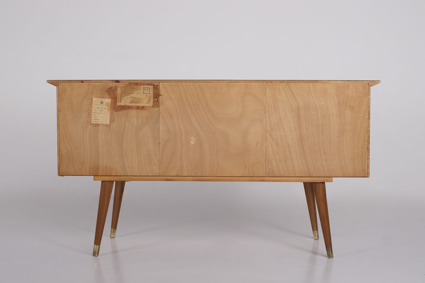 L'arrière du buffet Moderniste pieds compas