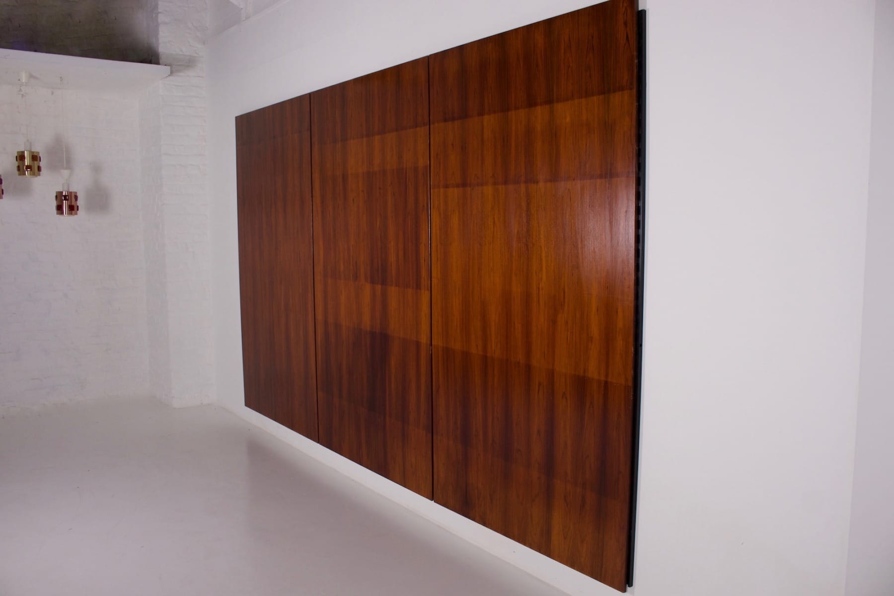 Les panneaux muraux de palissandre de Rio avec leurs marques de décoloration