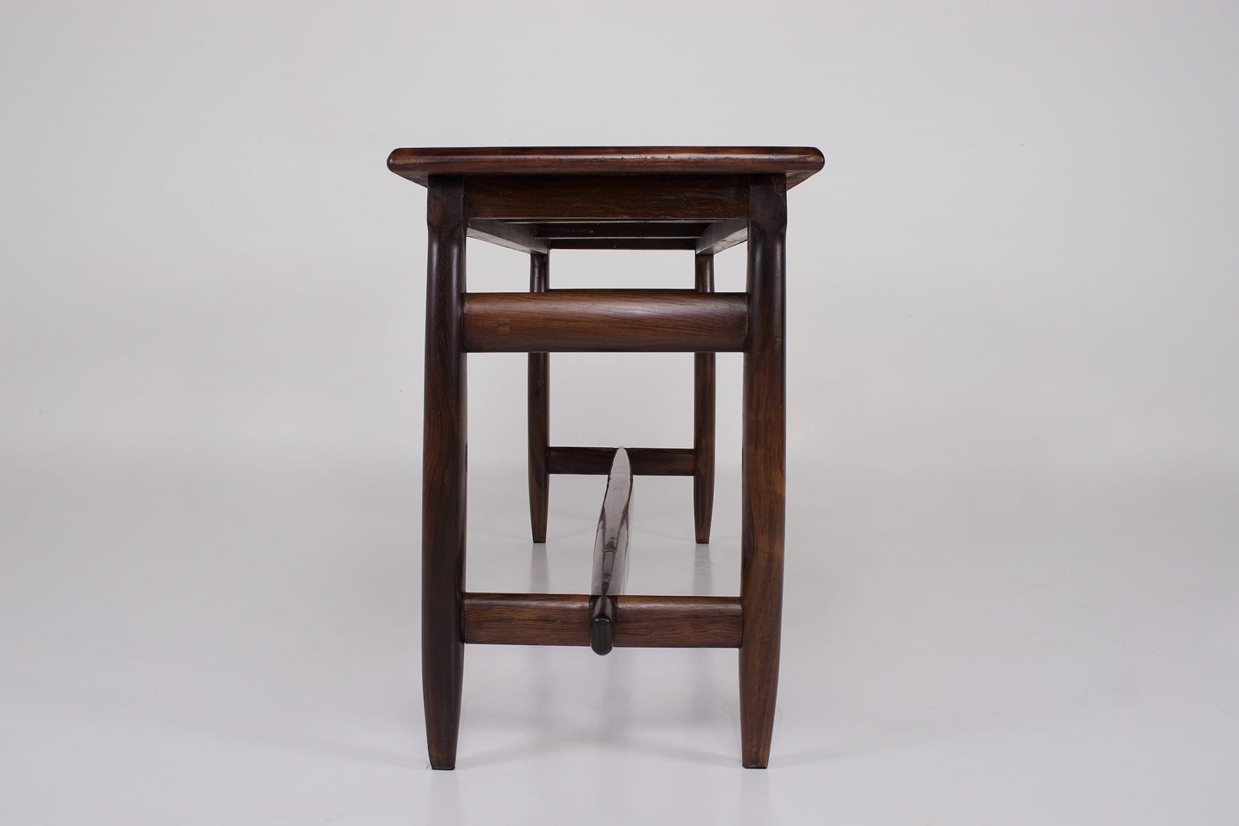 Un des profils de la console palissandre style Sergio Rodriguez