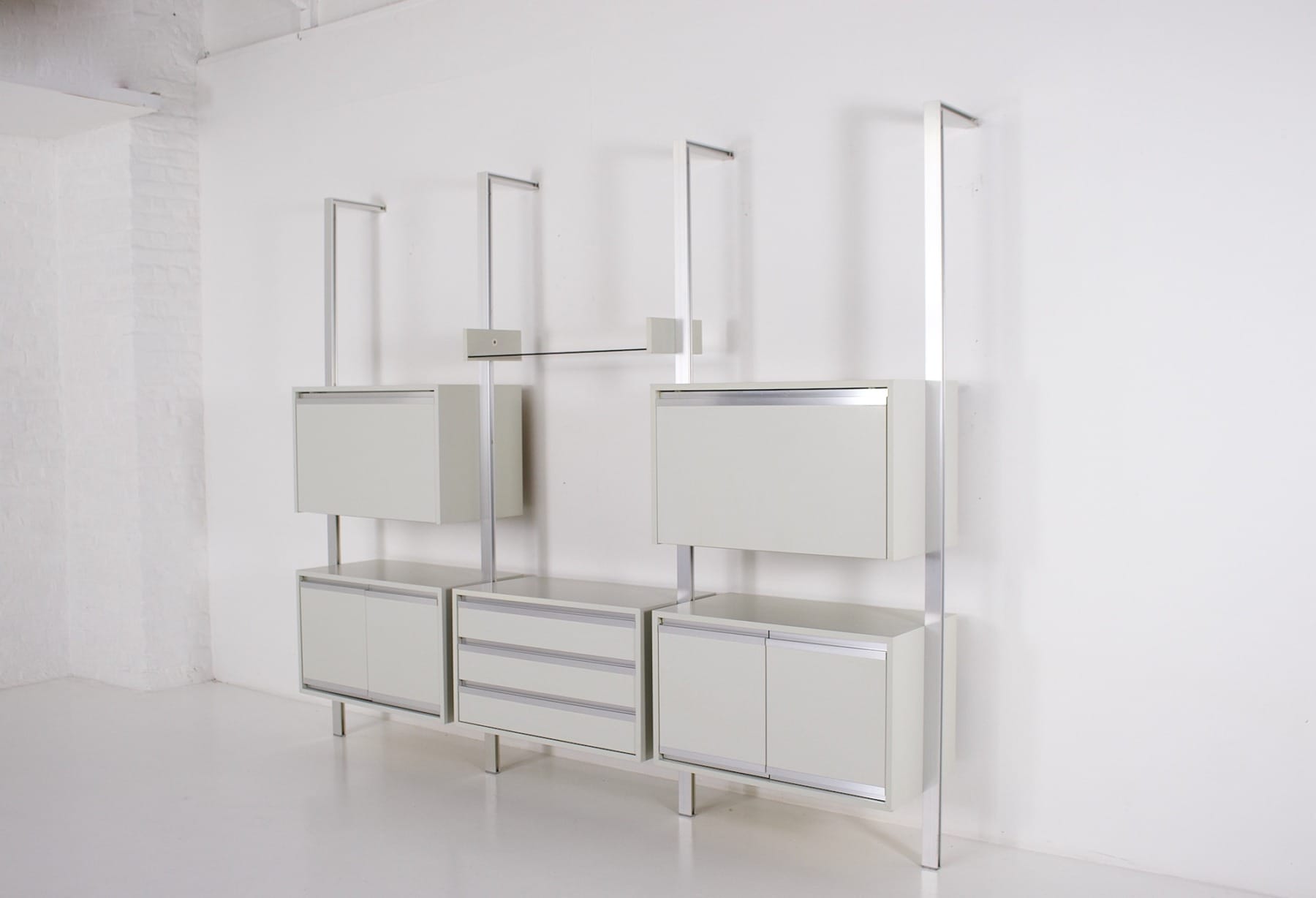 Le profil gauche de l'étagère bibliothèque Ducaroy, Ligne Roset