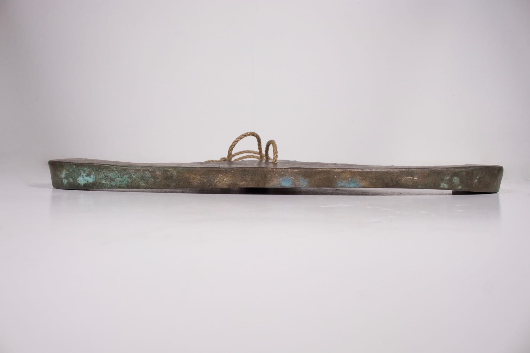 Kyeezee antique de méditation ou gong tournant en Bronze de Birmanie vu couché