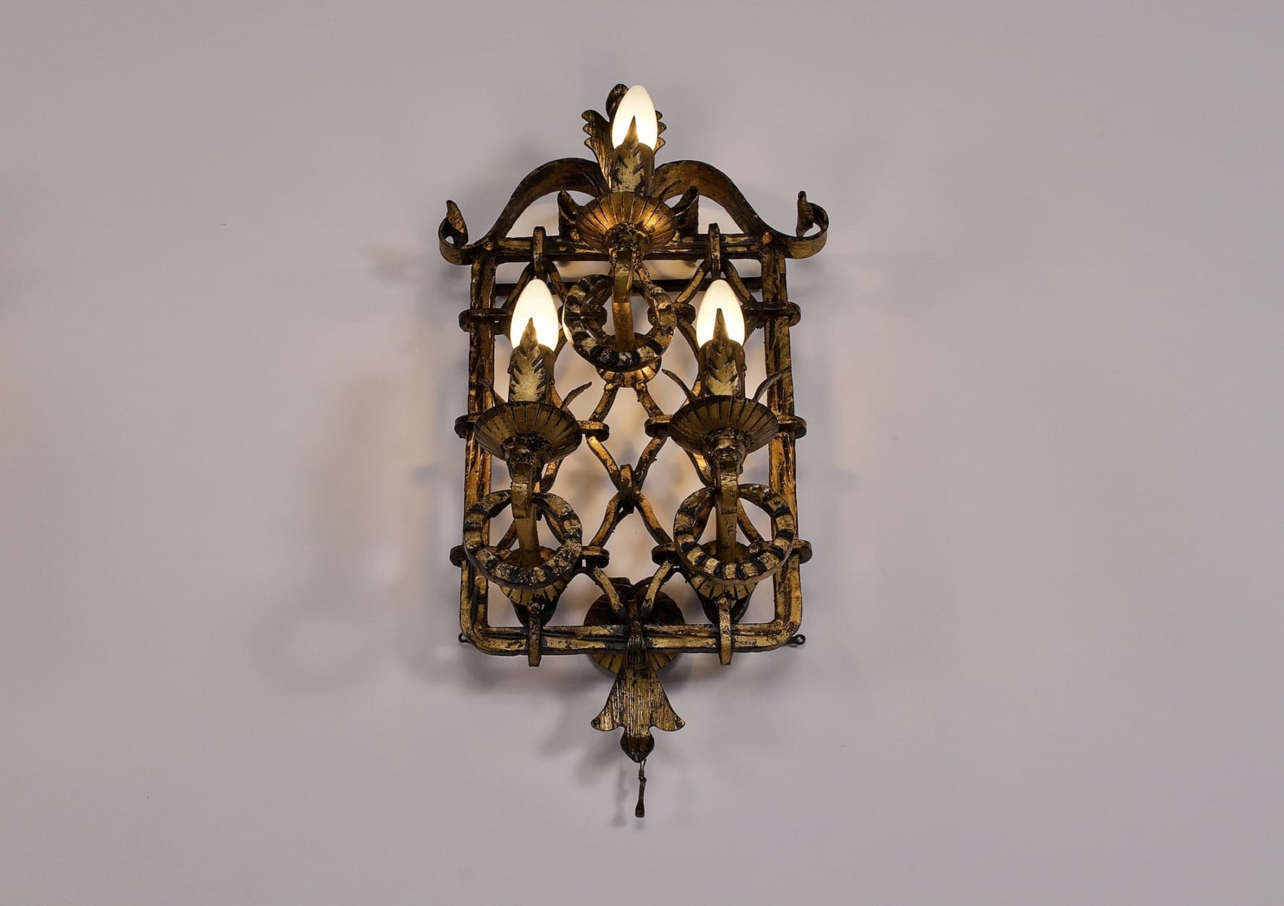 Large Pair of Neo-Baroque Wall Lights in Gilded Wrought Iron. - Image 7