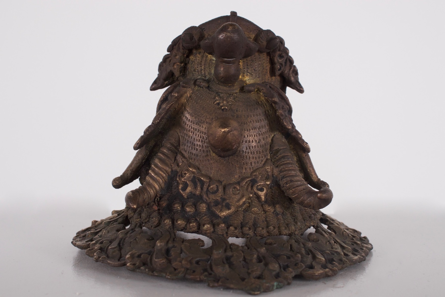 Ancien brûle parfum mural en bronze au dragon du Népal vu de dessus