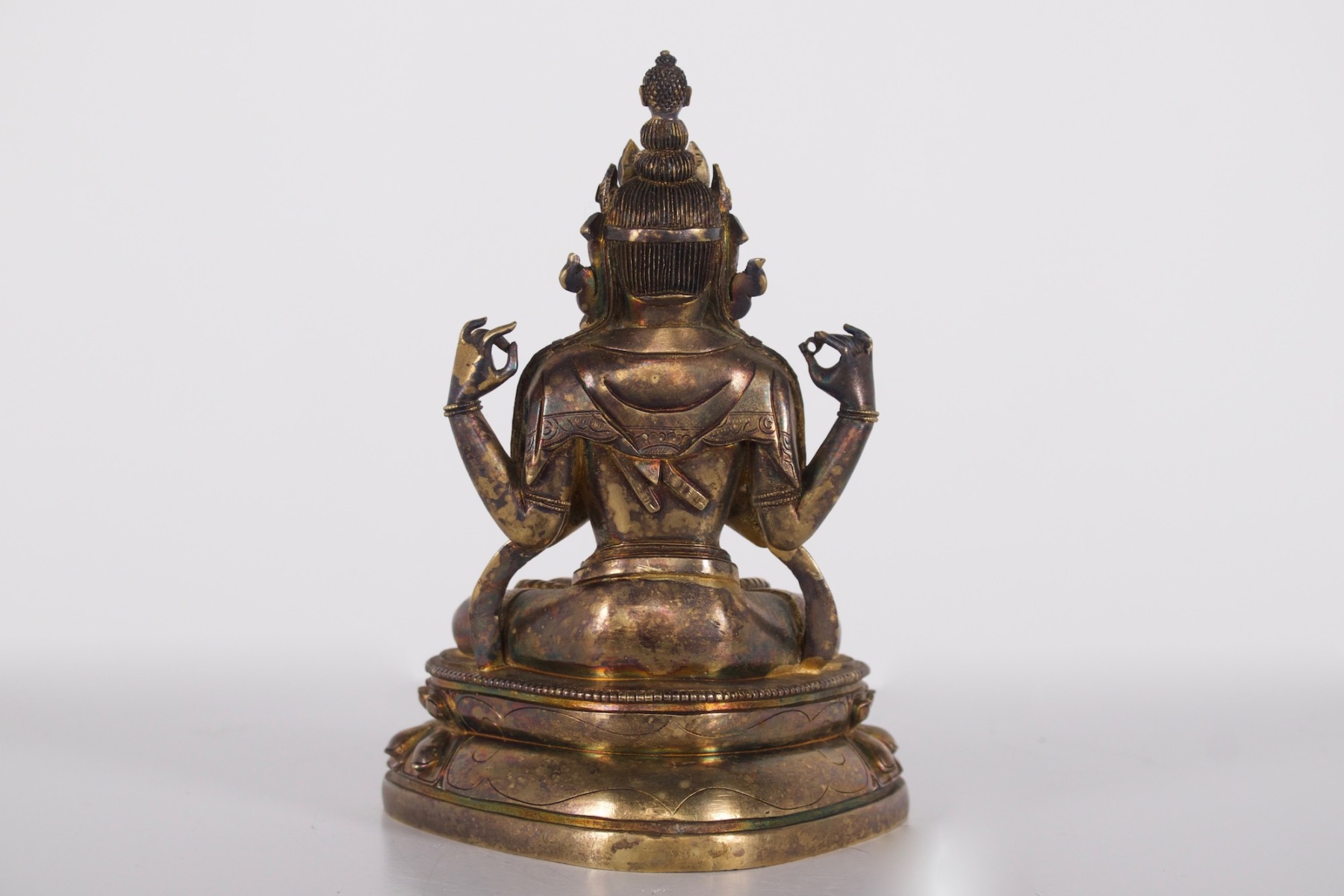Chaturbhuja Lokeshvara ou avalokiteshvara Chaturbhuja de Chine en bronze vu de dos