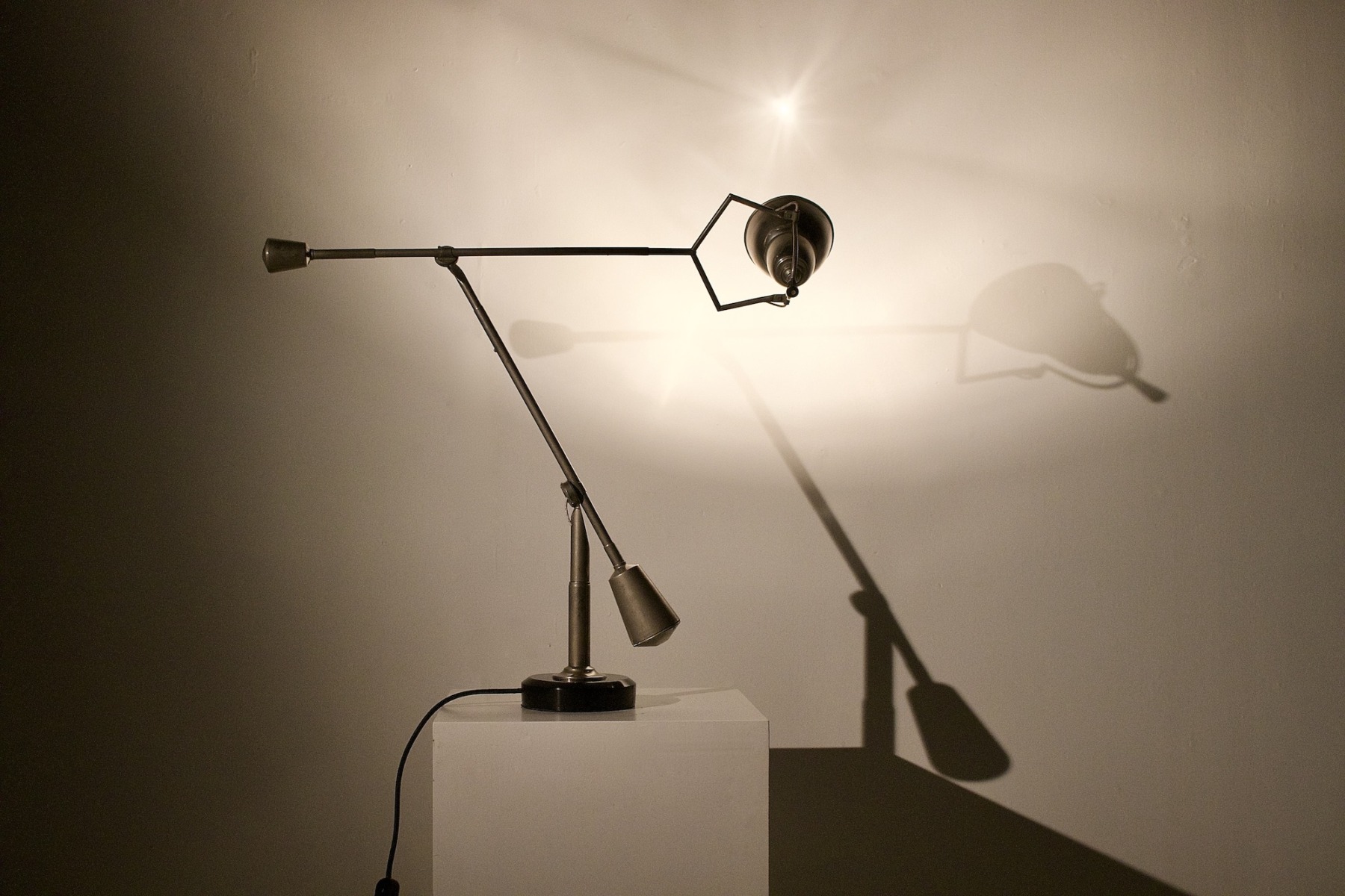 Lampe équilibrée par Edouard Wilfrid Buquet S.G.D.G, éclairée