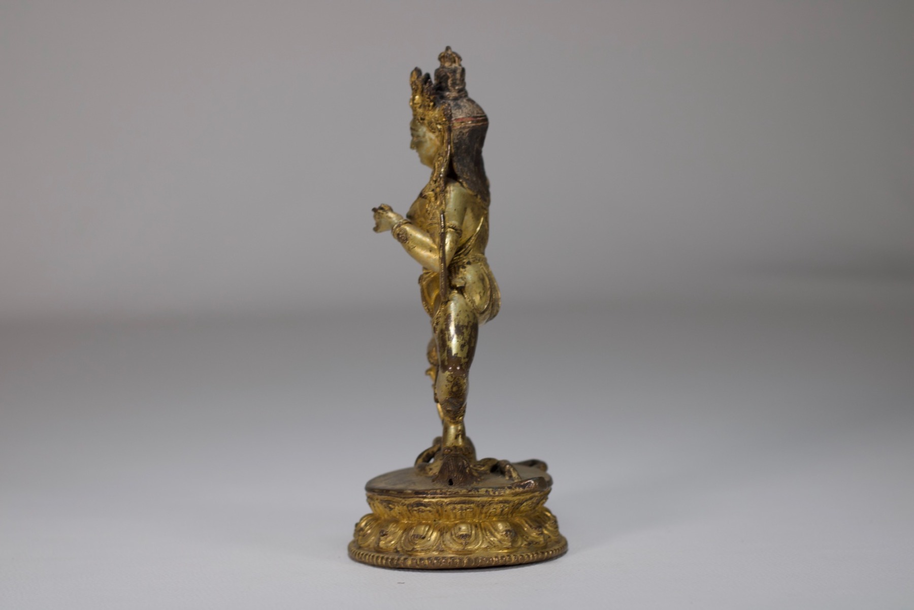 Vajravarahi en bronze doré du Tibet, collection Claude de Marteau, vu de profil