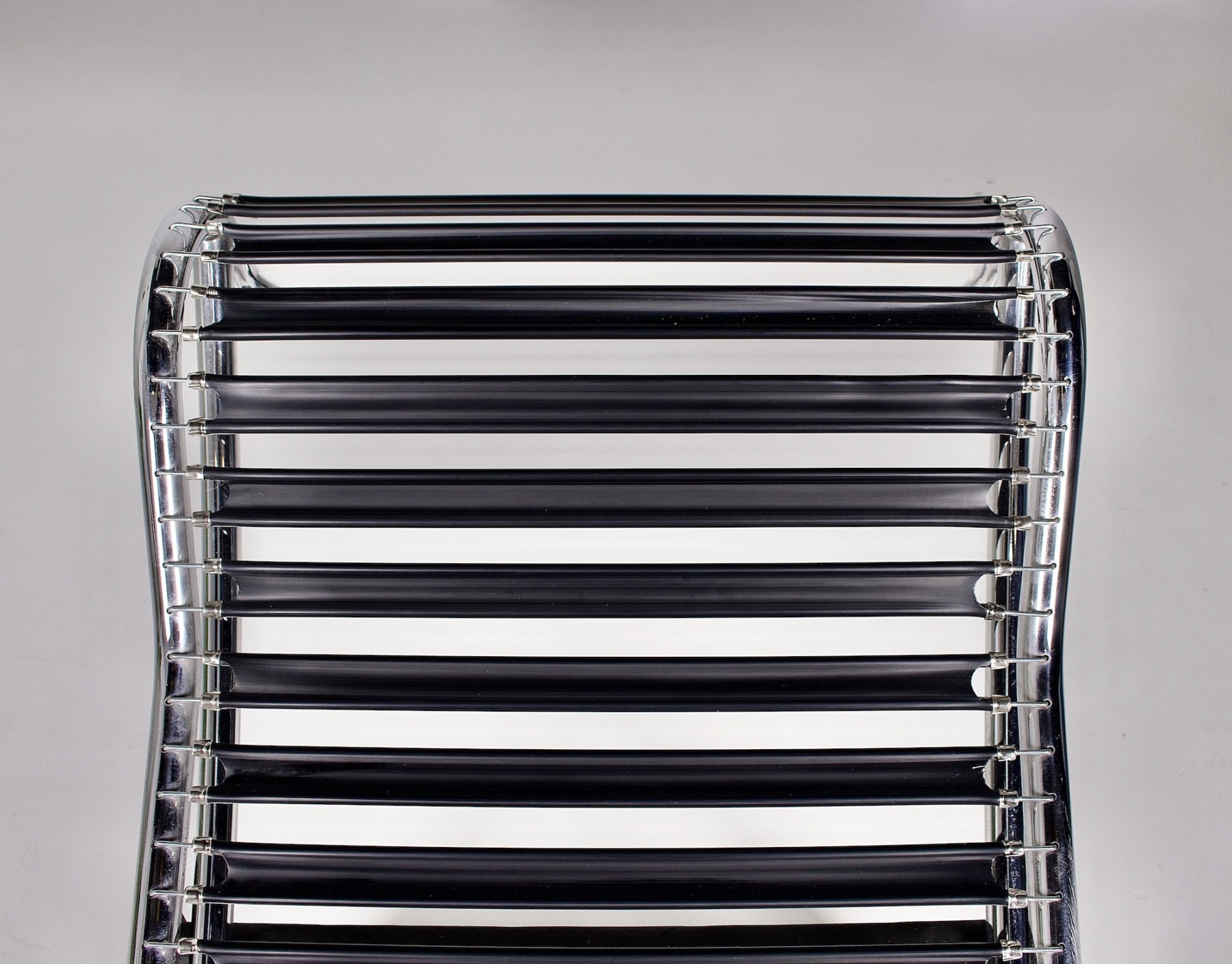 Détail des sangles de la chaise longue LC 4