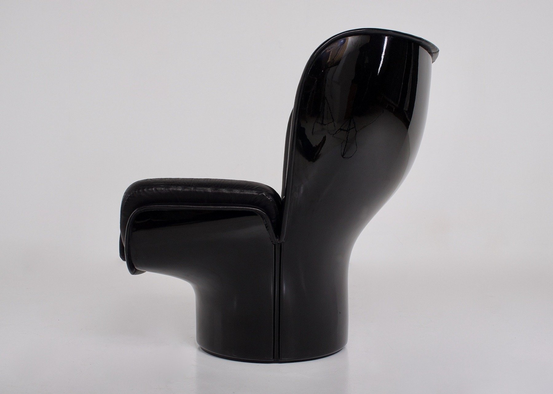 Fauteuil Elda noir profil gauche