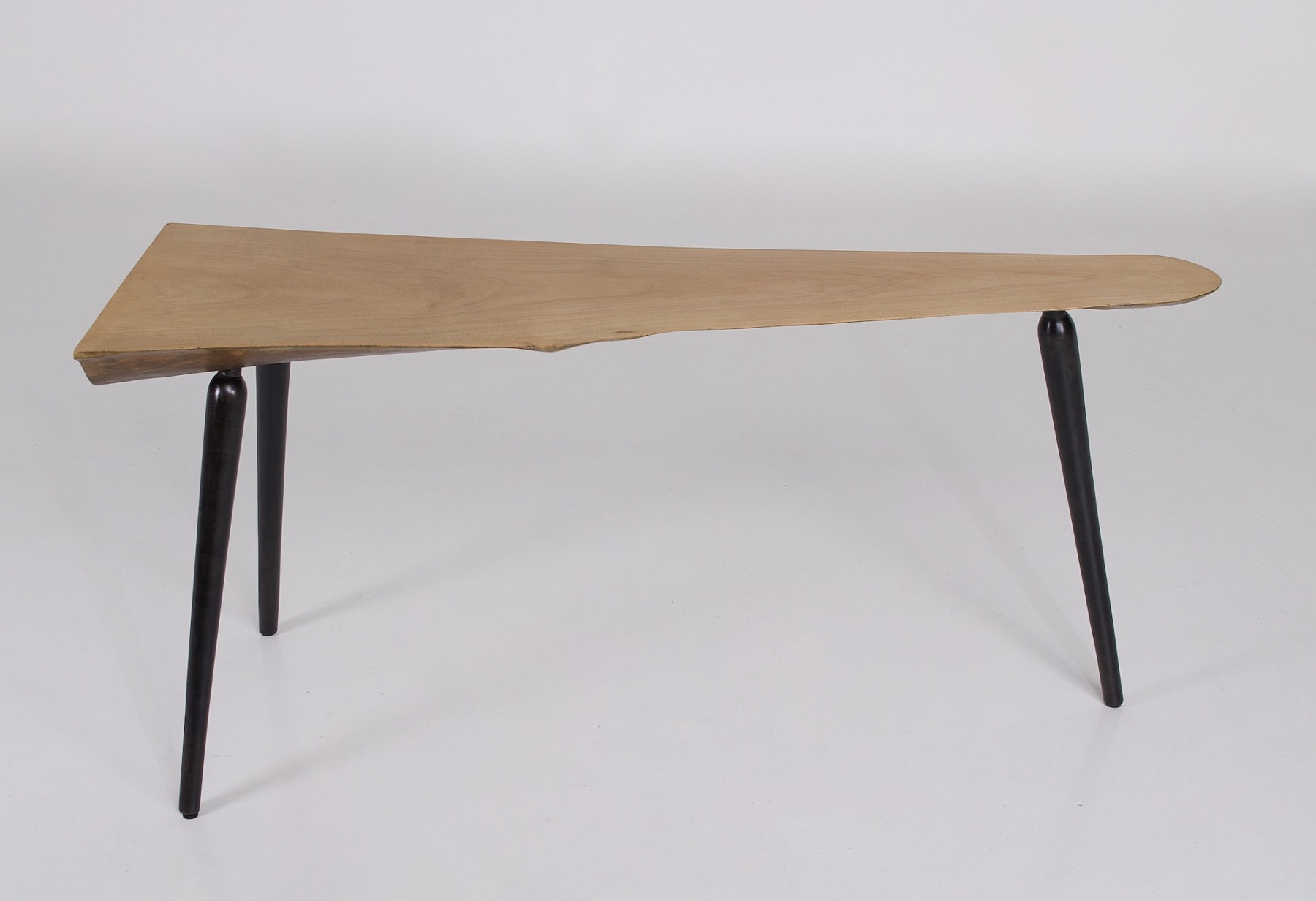 Petit banc, table basse Wabi Sabi de profil