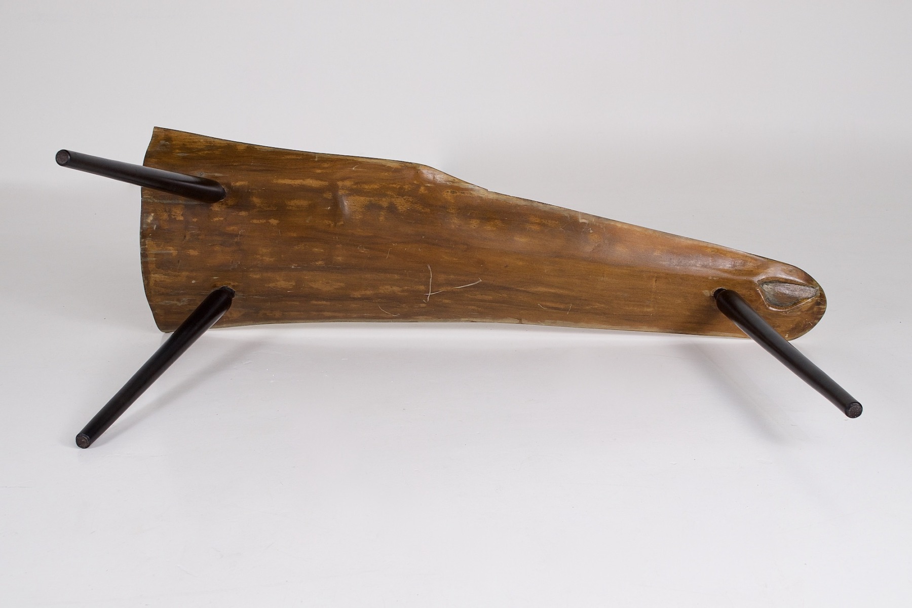 le dessous du petit banc, table basse Wabi Sabi