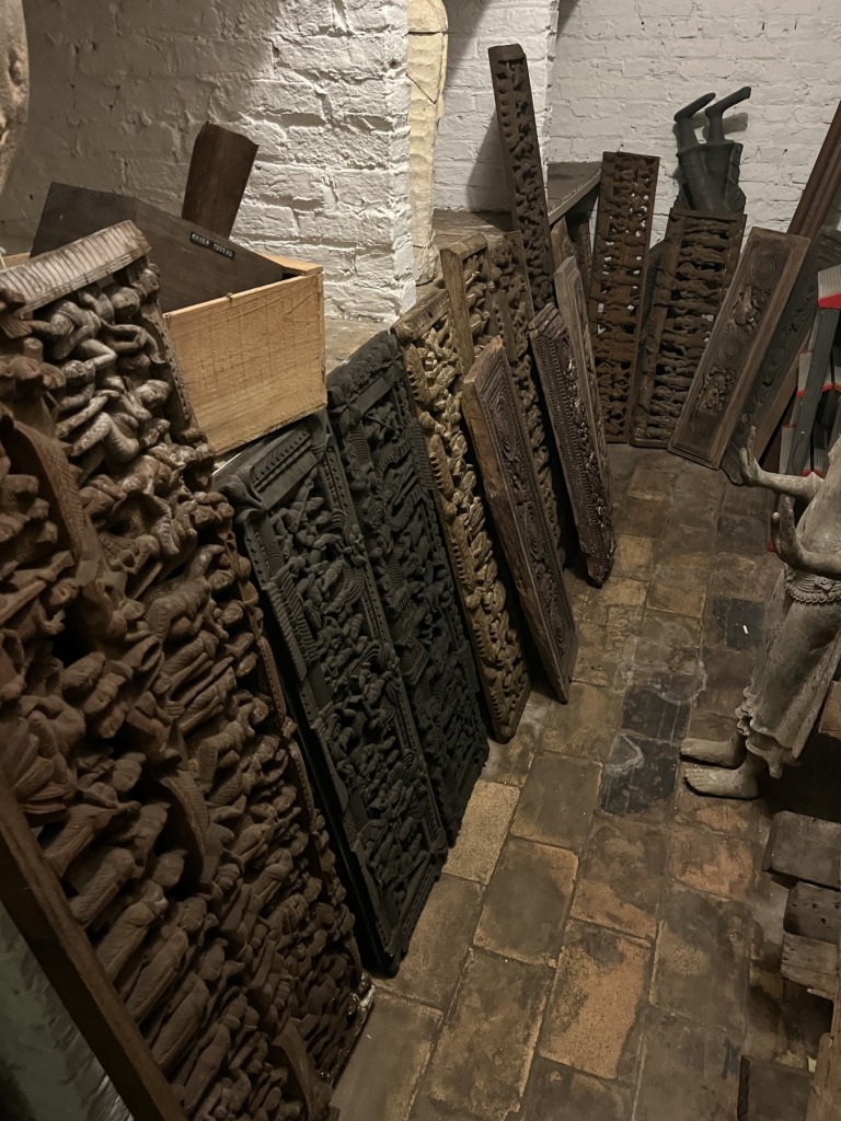 Panneau Indien Sculptés Chettinad chez Claude de Marteau