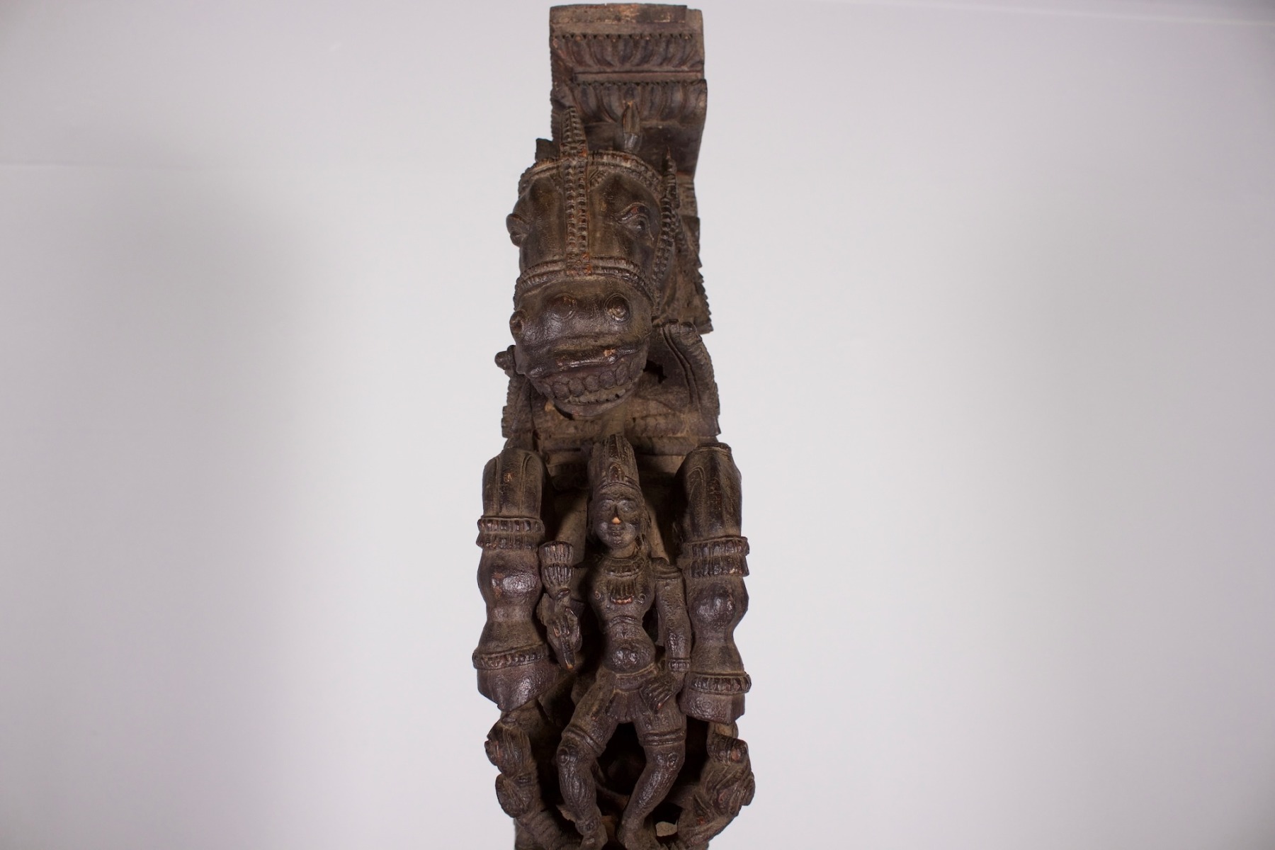 Décor dravidien sculpté du XIXe siècle