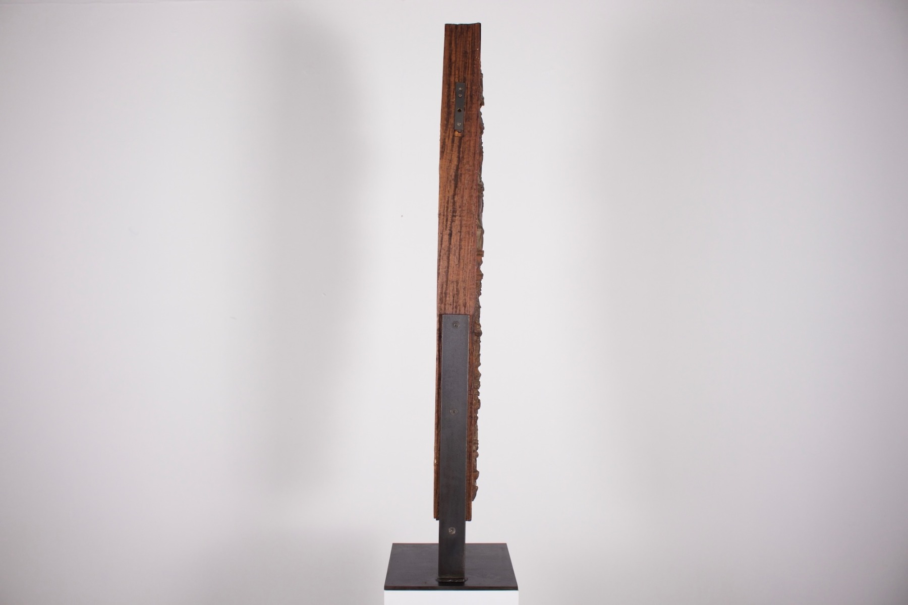 Arrière de la sculpture en bois