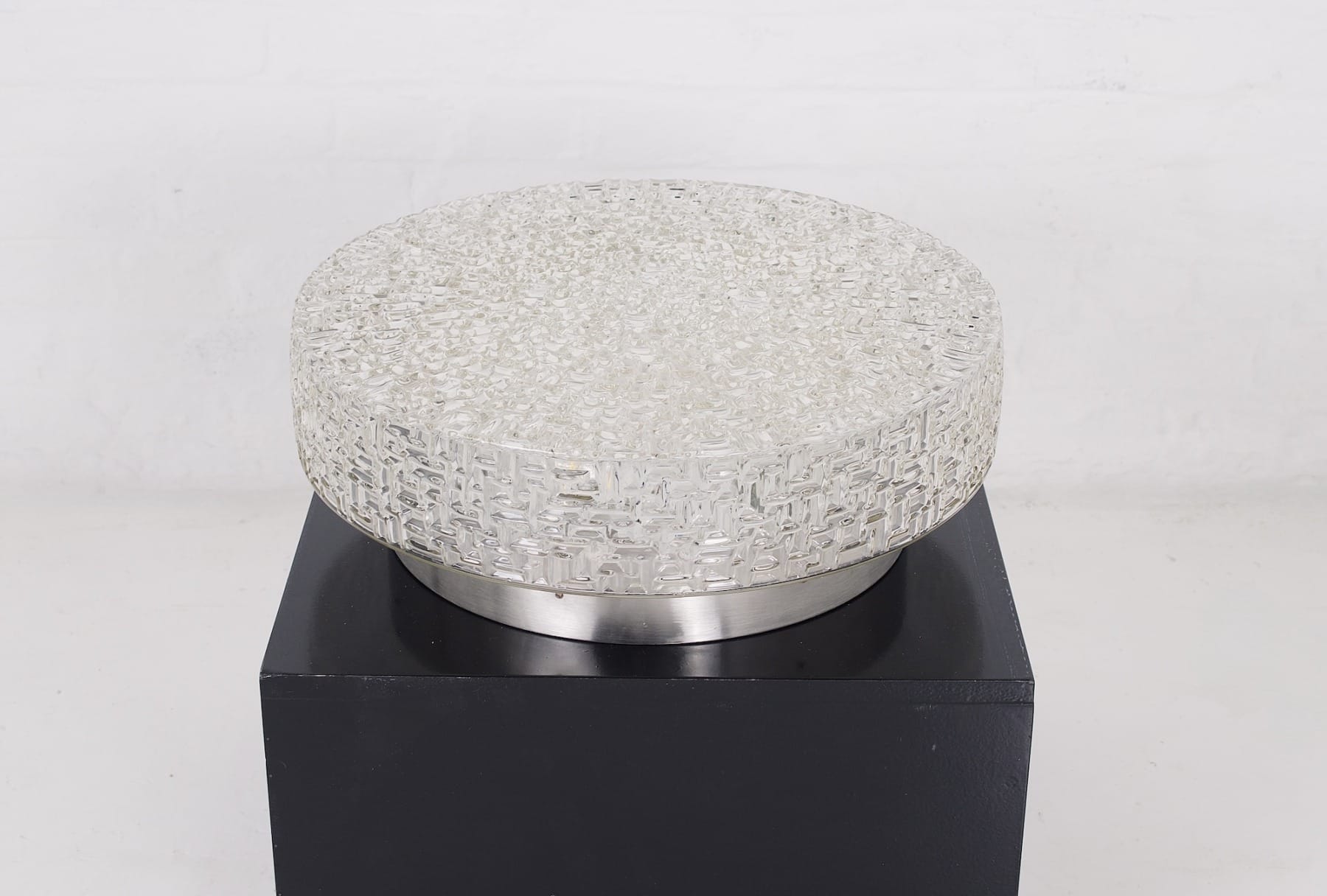 Plafonnier rond en verre moulé texturé années 70