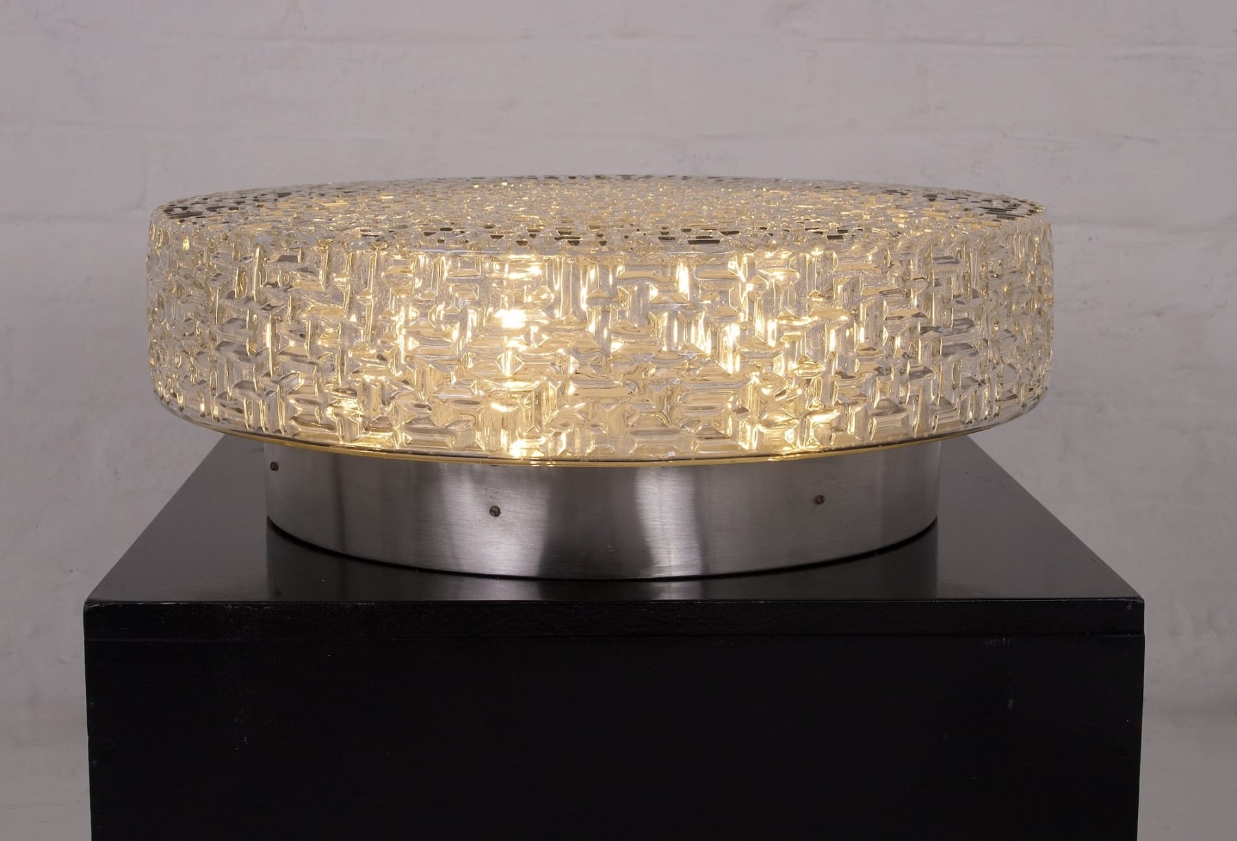 Plafonnier original années 70 en épais verre moulé