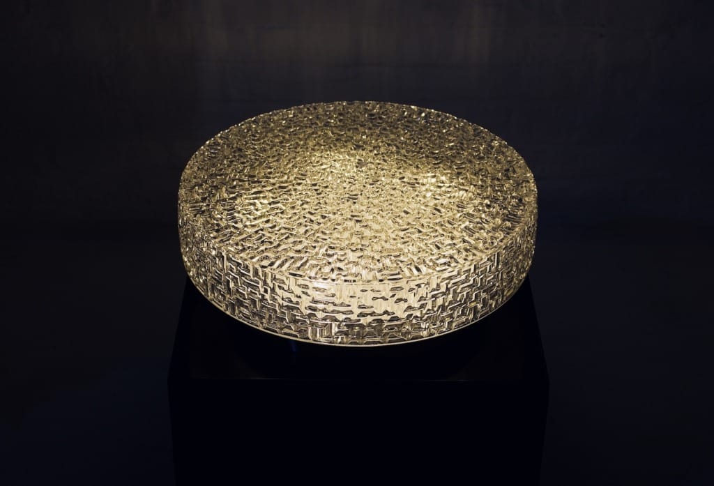 Plafonnier en verre texturé allumé années 70