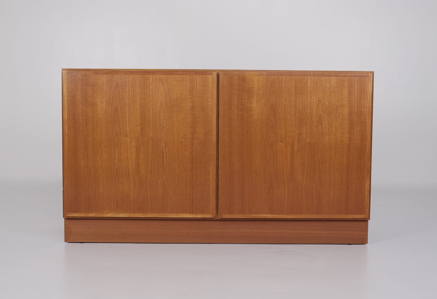 Buffet scandinave 2 portes Omann Jun – Image 2