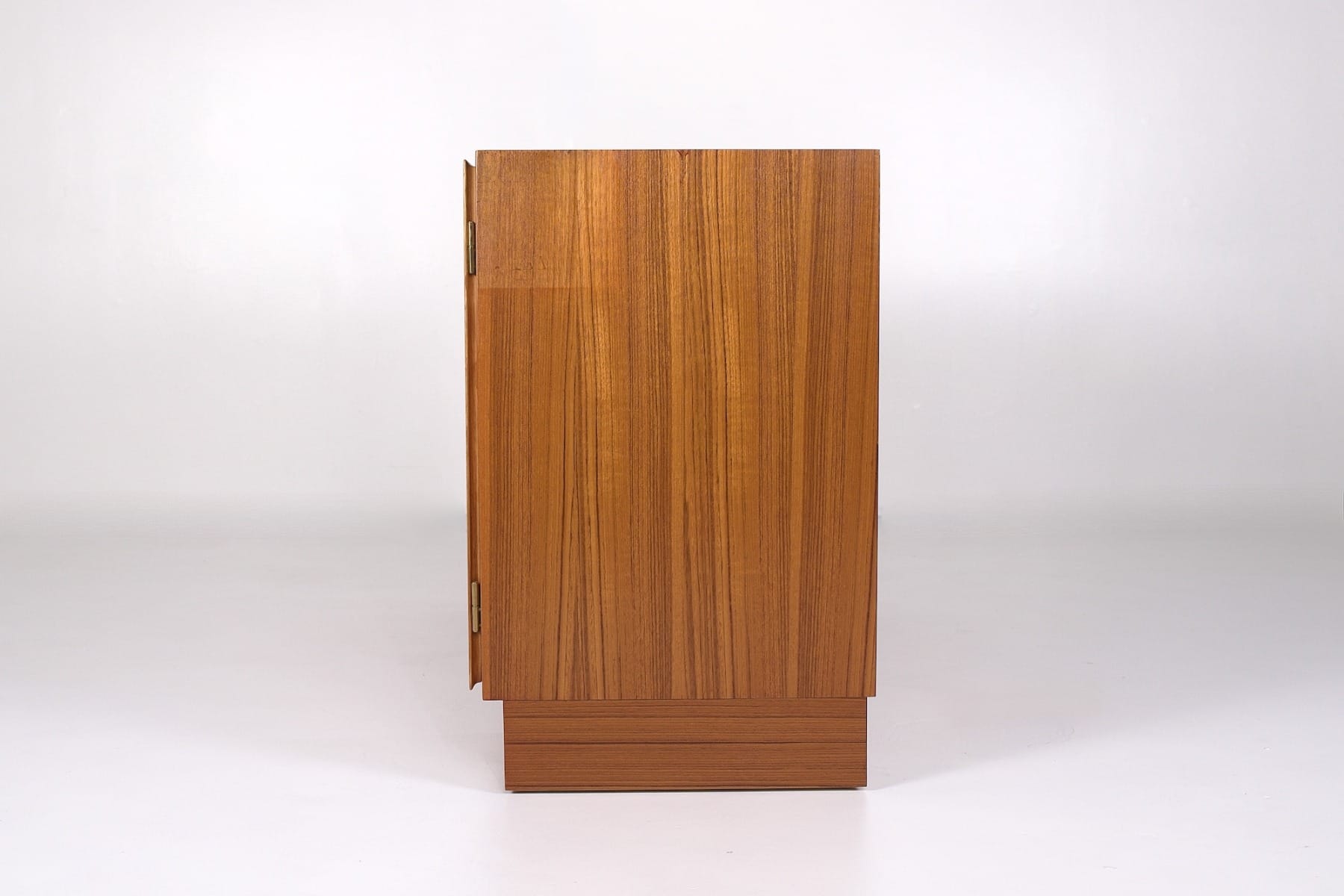 Buffet scandinave 2 portes et 6 tiroirs - Omann Jun – Image 2