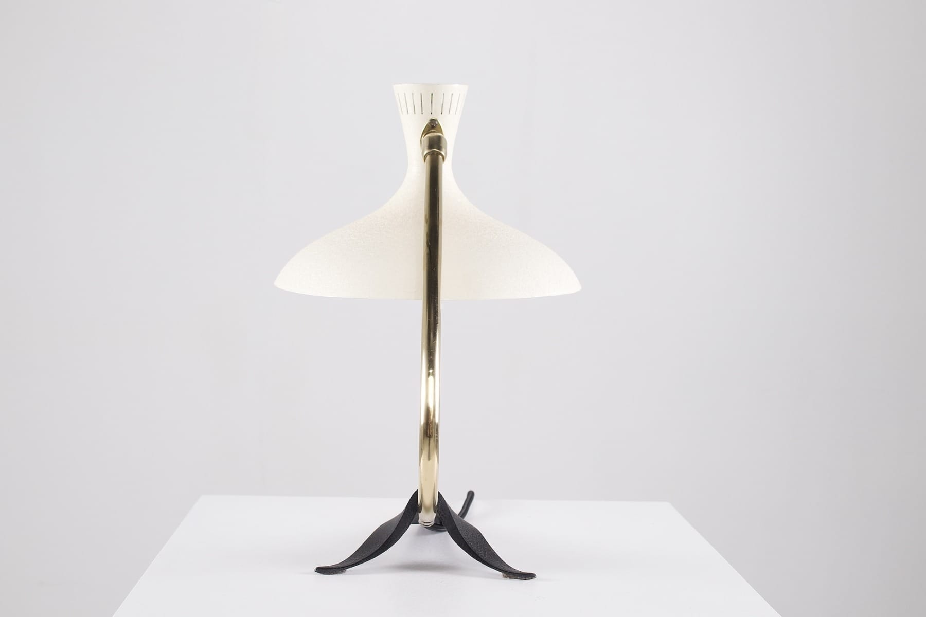 Rückansicht der deutschen modernistischen Lampe